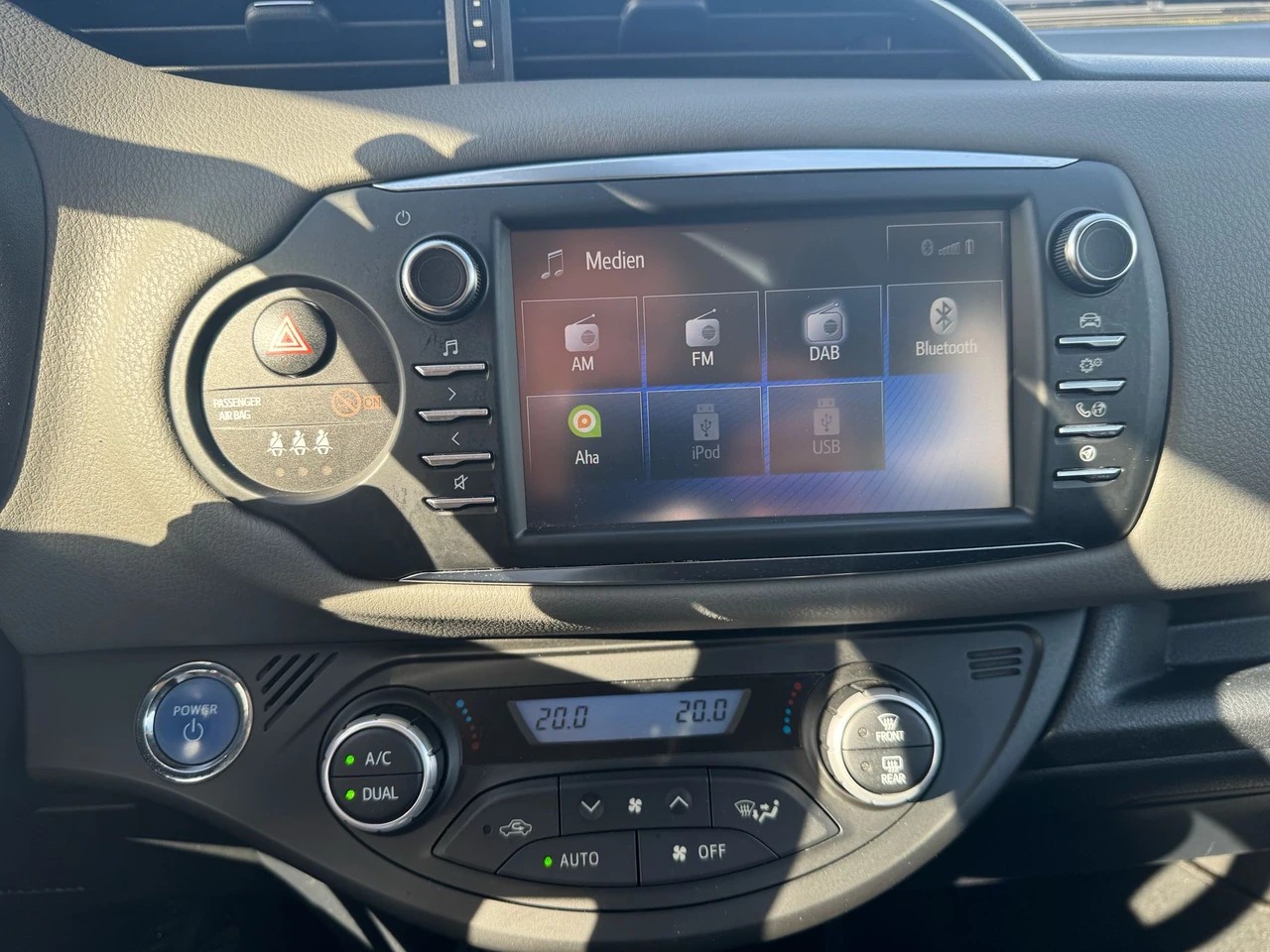TOYOTA Yaris 1.5 VVT-i Hybrid Comfort e-CVT-image-10