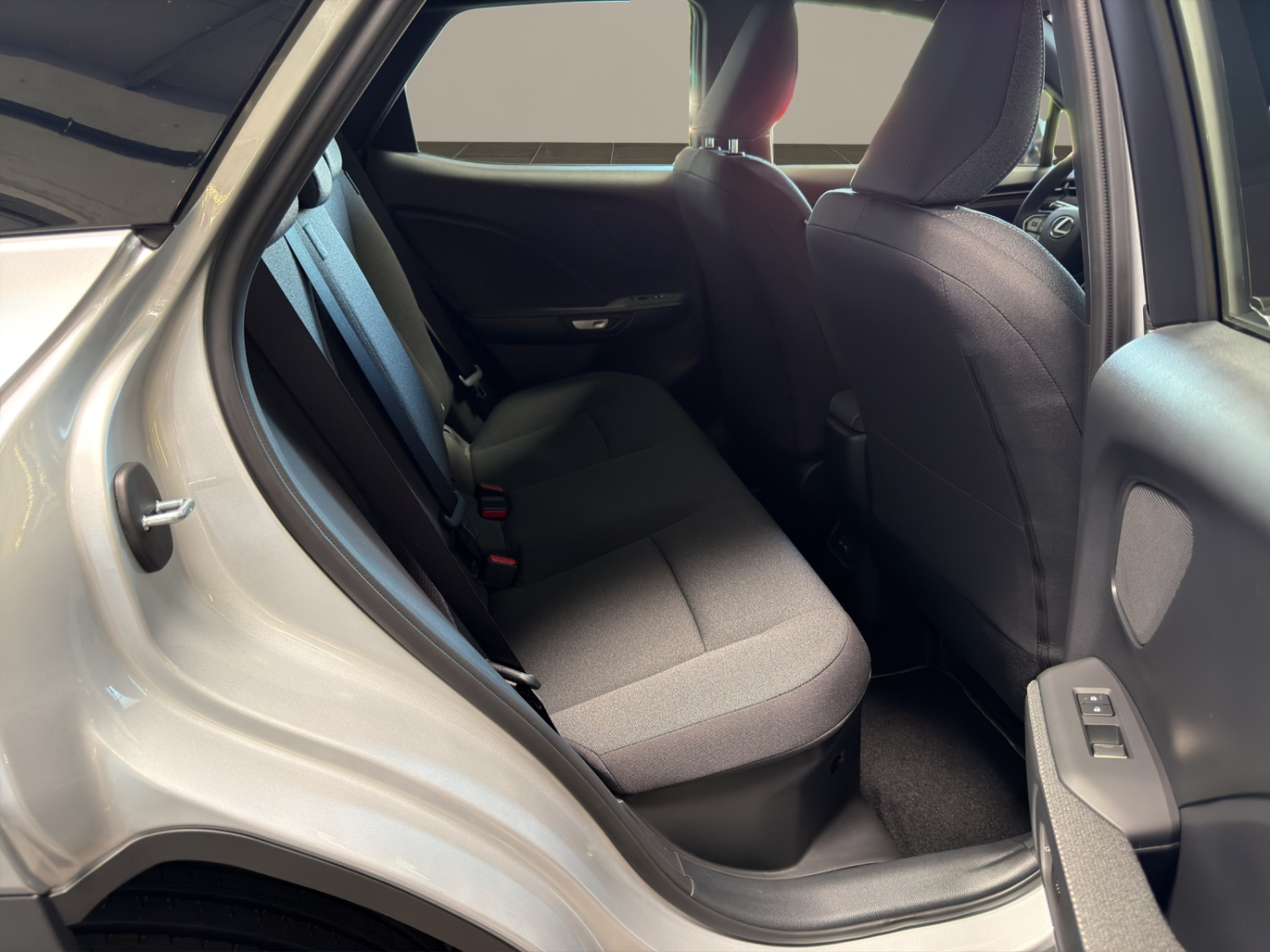 LEXUS LBX 1.5 Hybrid Impression-image-11