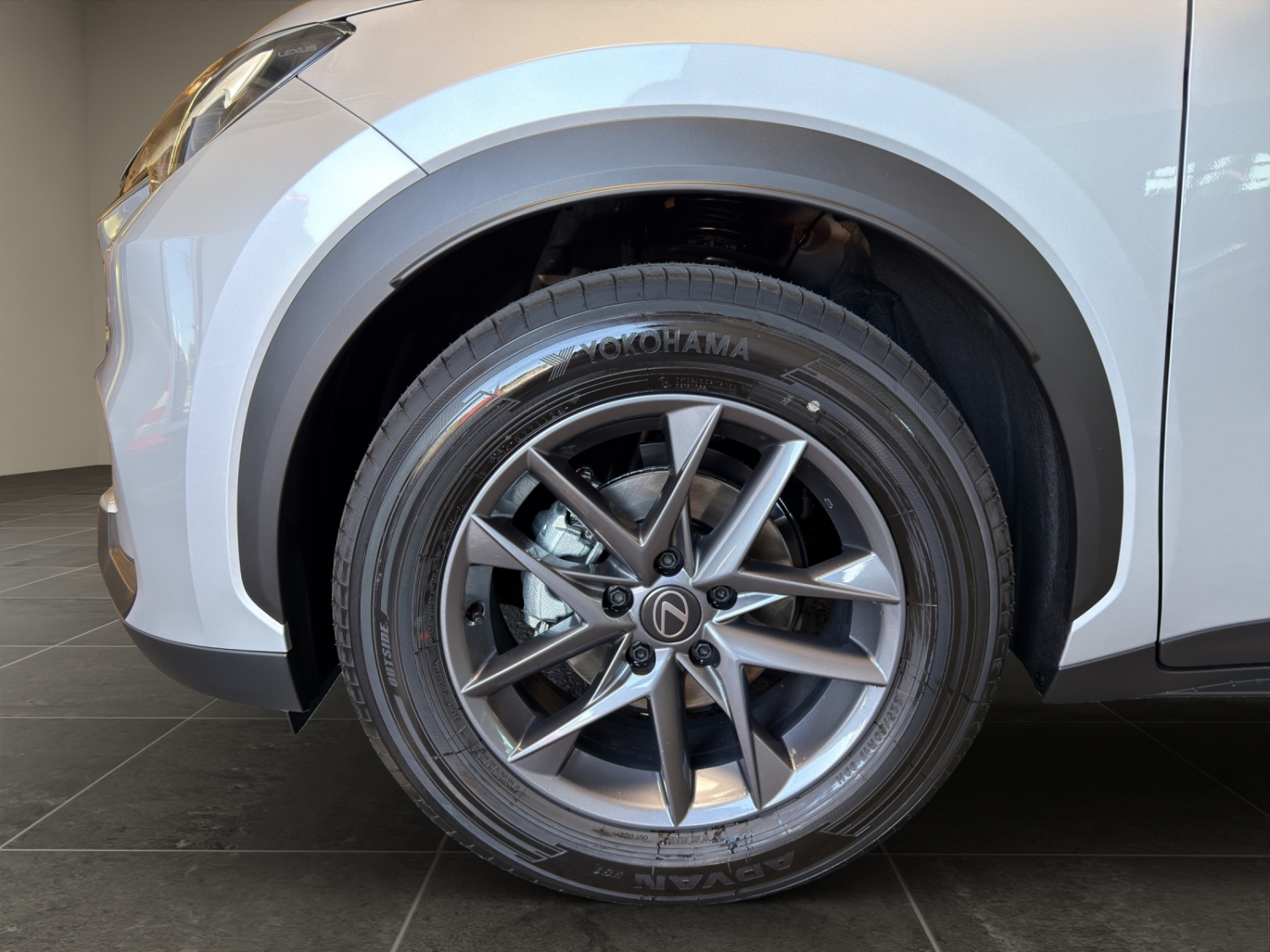 LEXUS LBX 1.5 Hybrid Impression-image-20