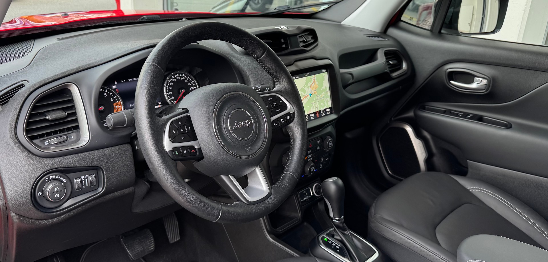 JEEP Renegade 1.5 MHEV Swiss Limited Plus-image-6