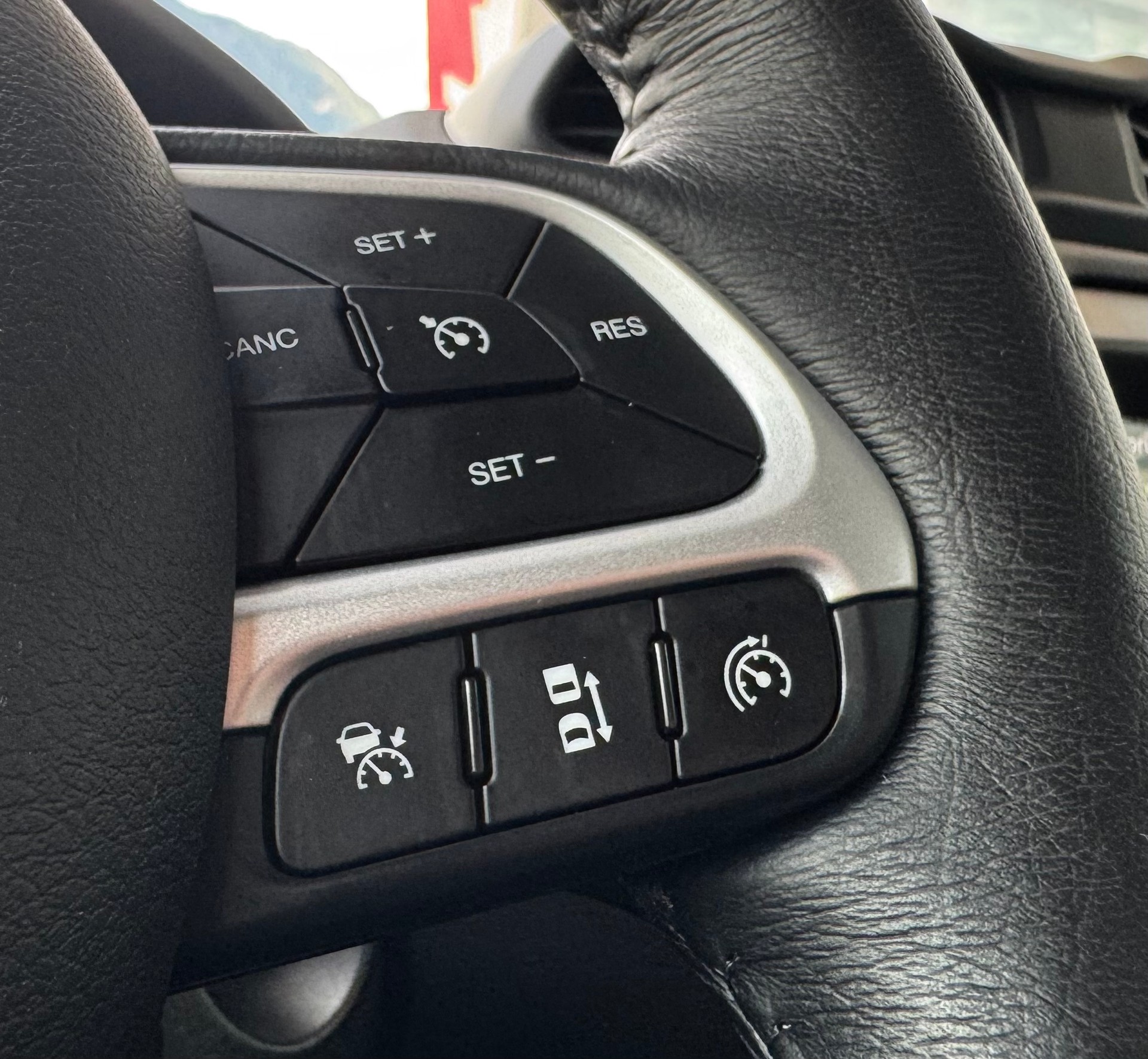 JEEP Renegade 1.5 MHEV Swiss Limited Plus-image-13