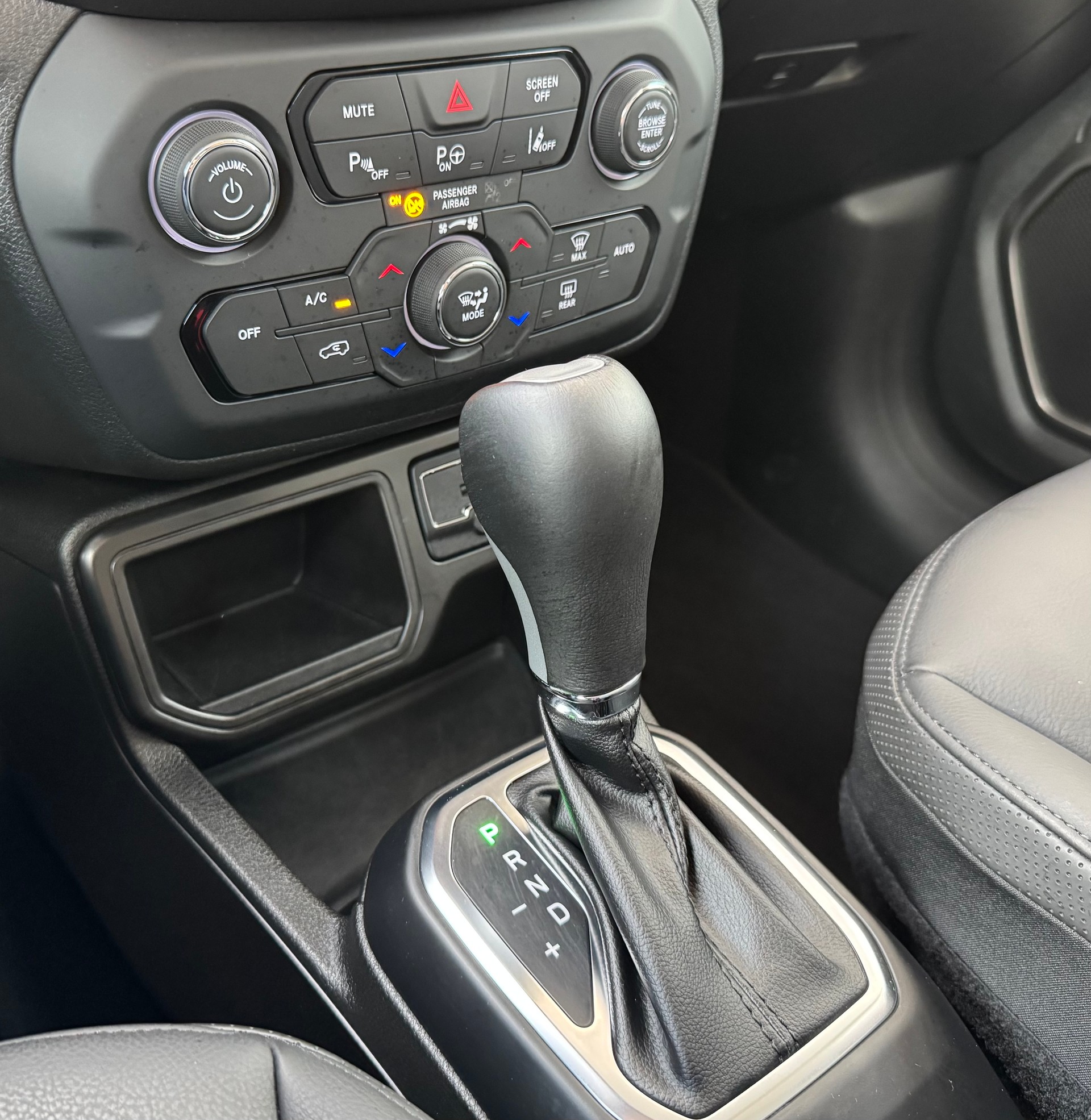 JEEP Renegade 1.5 MHEV Swiss Limited Plus-image-18