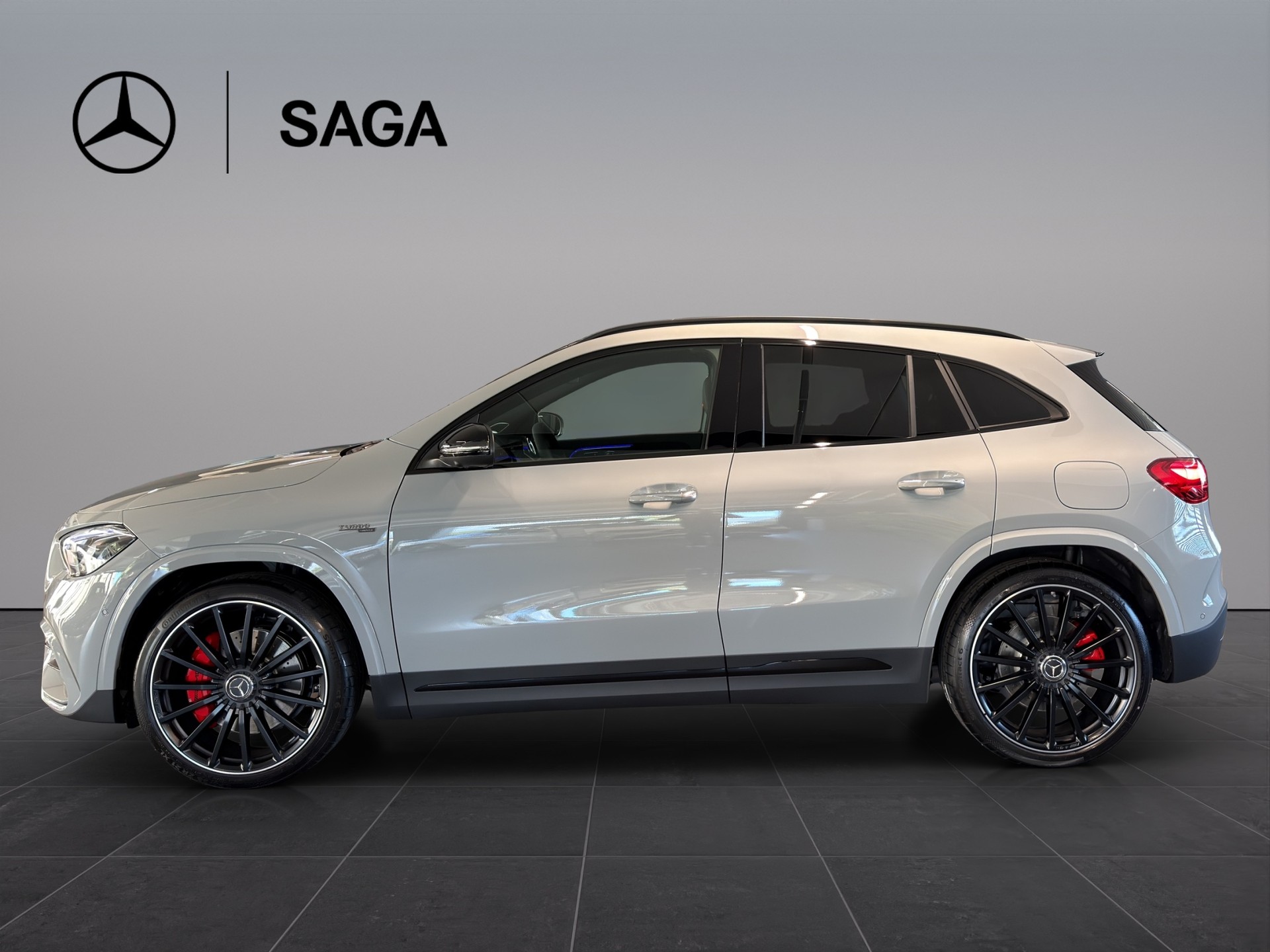 MERCEDES-BENZ GLA AMG 35 4Matic 8G-DCT-showroom-element-3