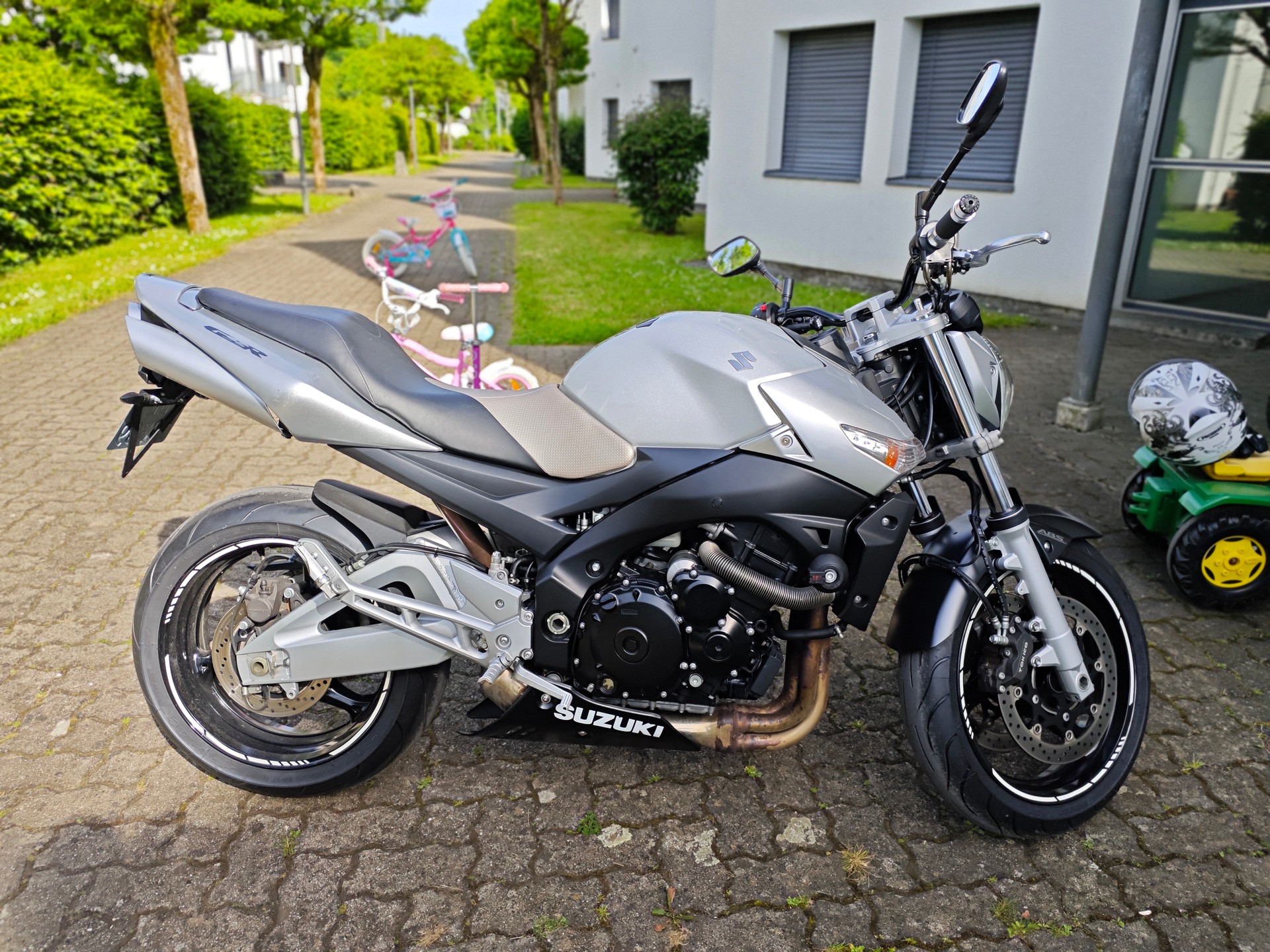 SUZUKI GSR 600 ABS K7-image-1