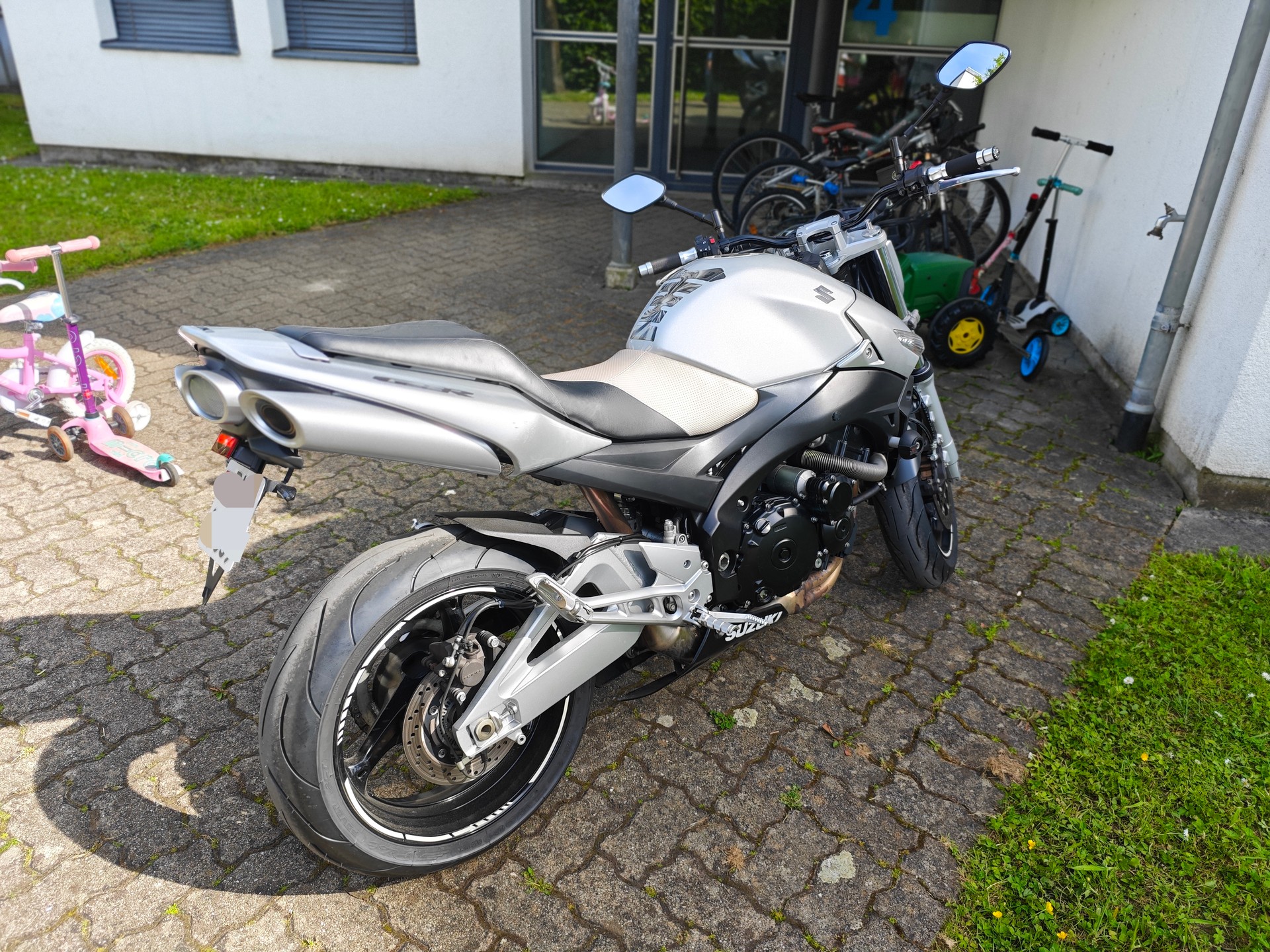 SUZUKI GSR 600 ABS K7-image-3