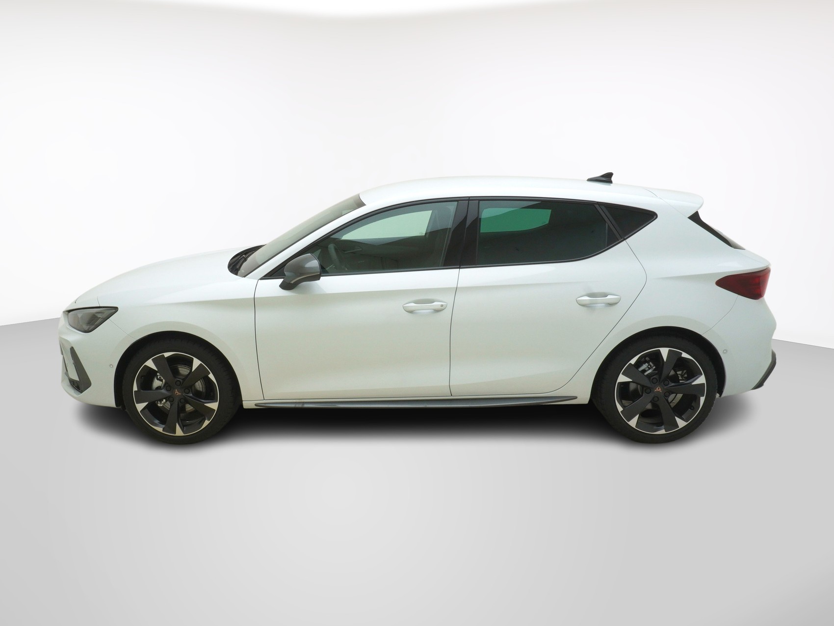 CUPRA Leon 1.5 eTSI DSG-showroom-element-1