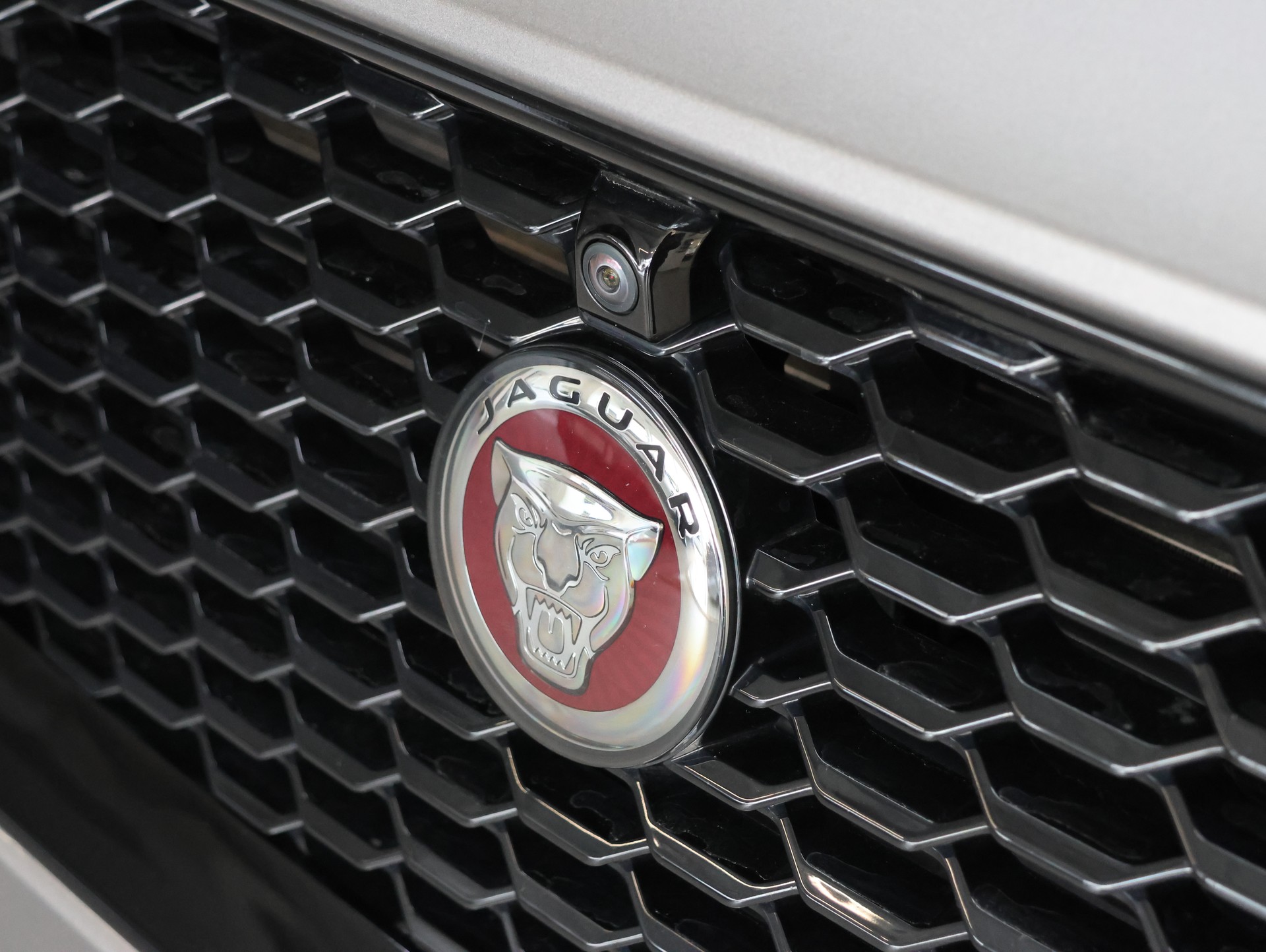 JAGUAR E-Pace 2.0d D180 R-Dynamic SE AWD Automatik-image-9