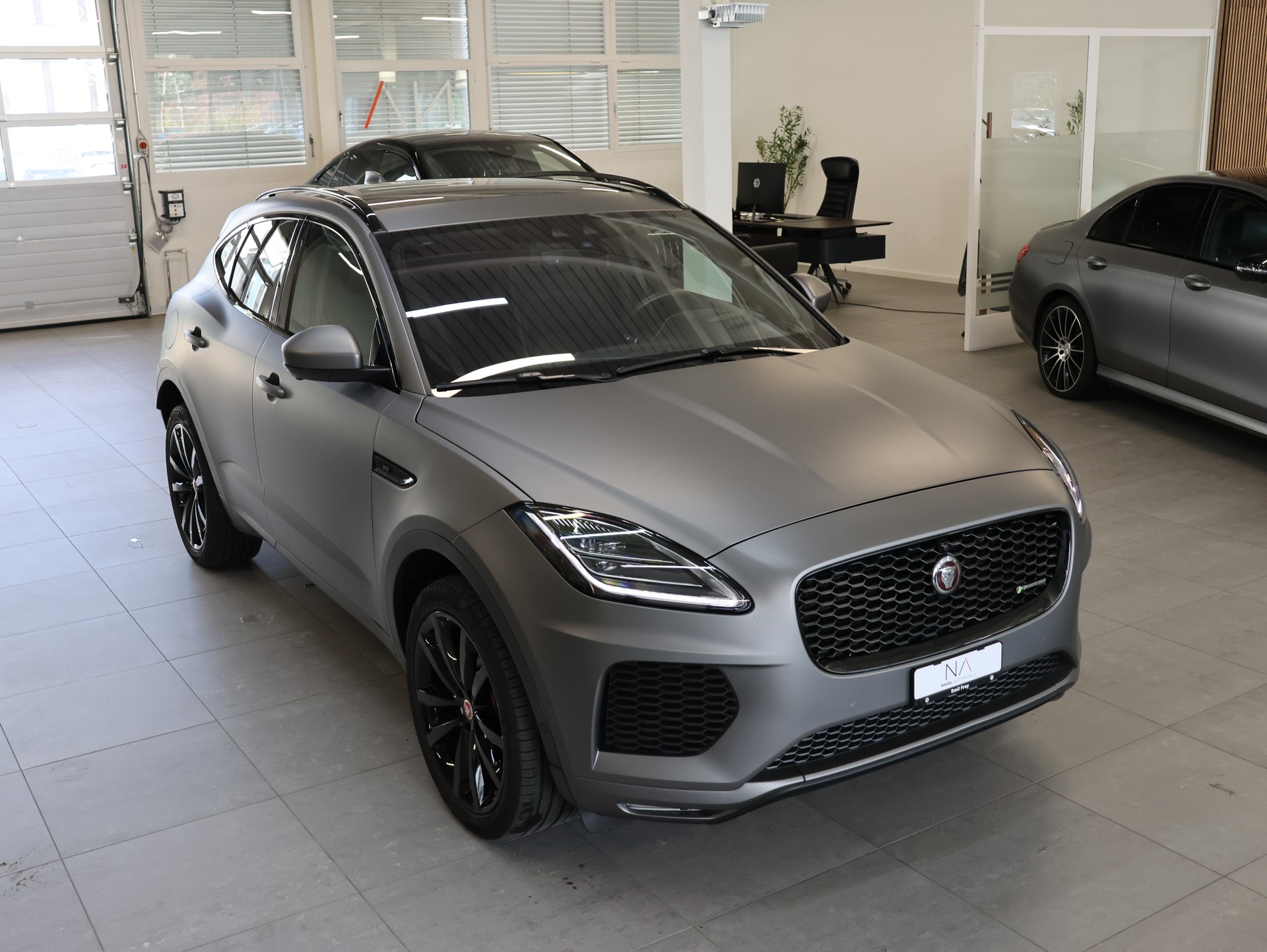 JAGUAR E-Pace 2.0d D180 R-Dynamic SE AWD Automatik-image-5