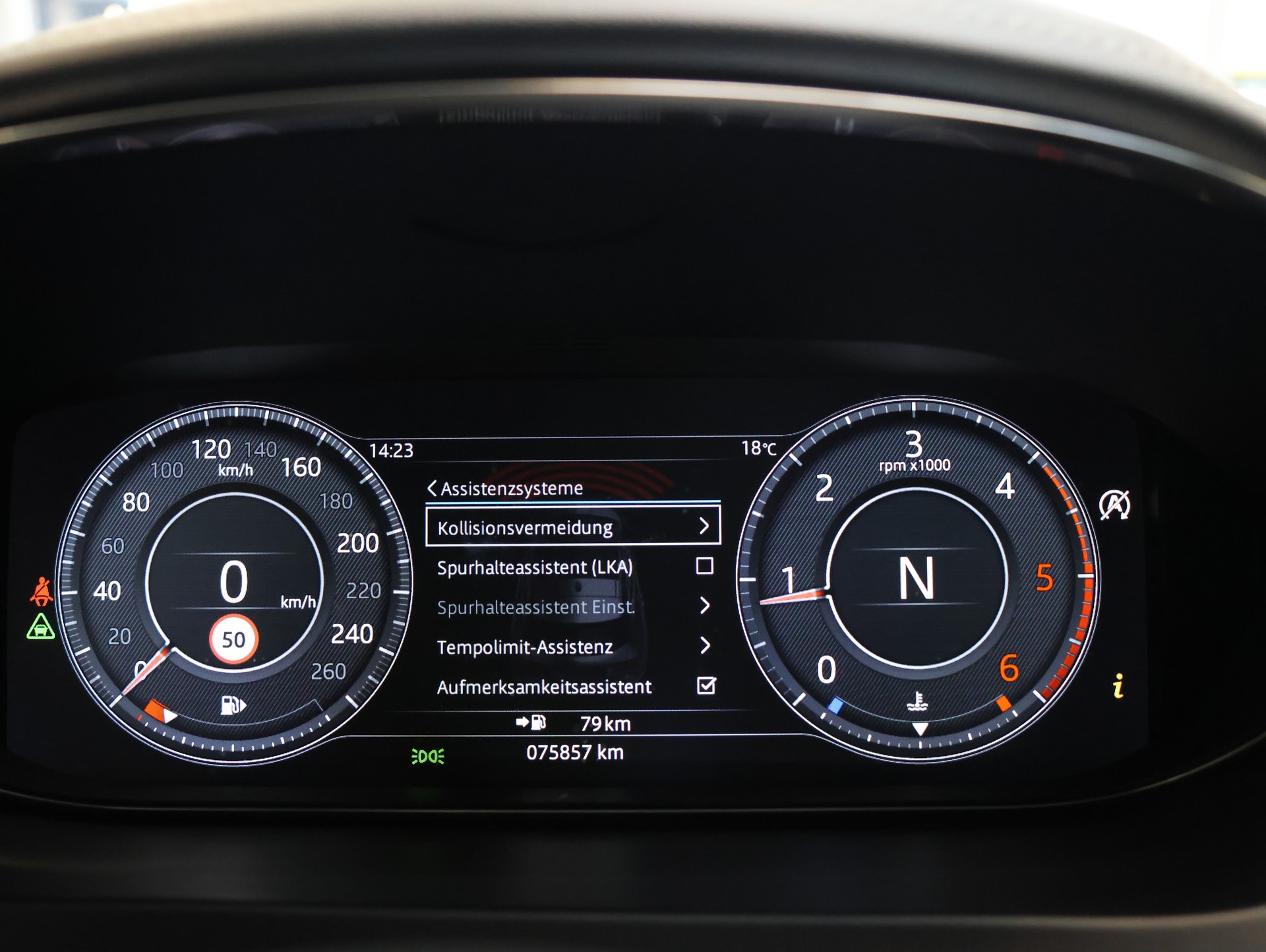 JAGUAR E-Pace 2.0d D180 R-Dynamic SE AWD Automatik-image-26