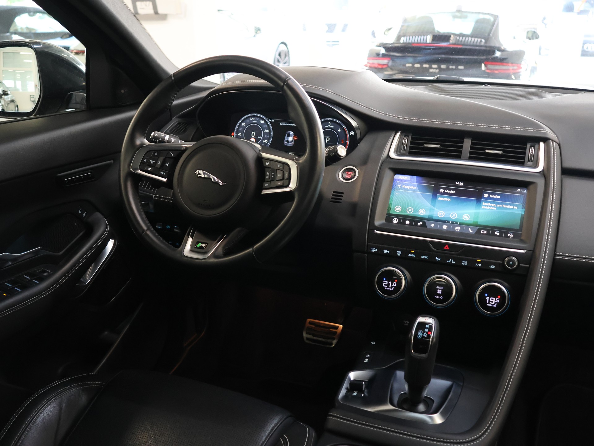 JAGUAR E-Pace 2.0d D180 R-Dynamic SE AWD Automatik-image-34