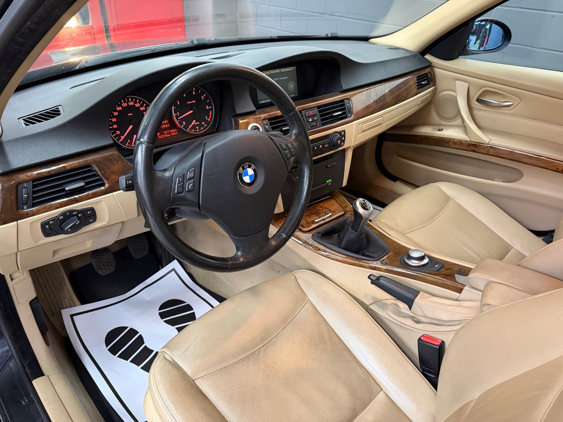 BMW 320i //NEU AB MFK!-image-8