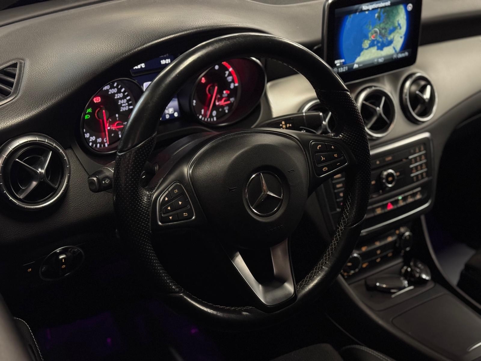 MERCEDES-BENZ CLA 200 Night Star 7G-DCT-image-14