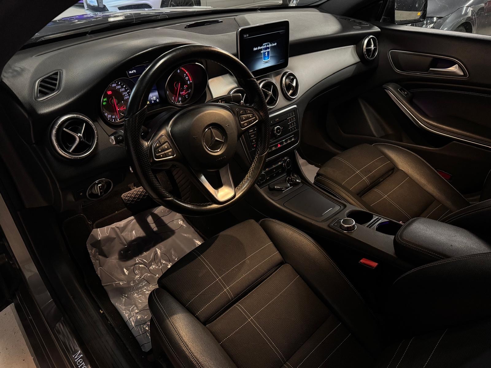 MERCEDES-BENZ CLA 200 Night Star 7G-DCT-image-11