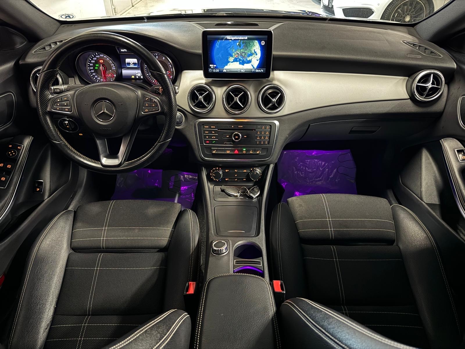 MERCEDES-BENZ CLA 200 Night Star 7G-DCT-image-12