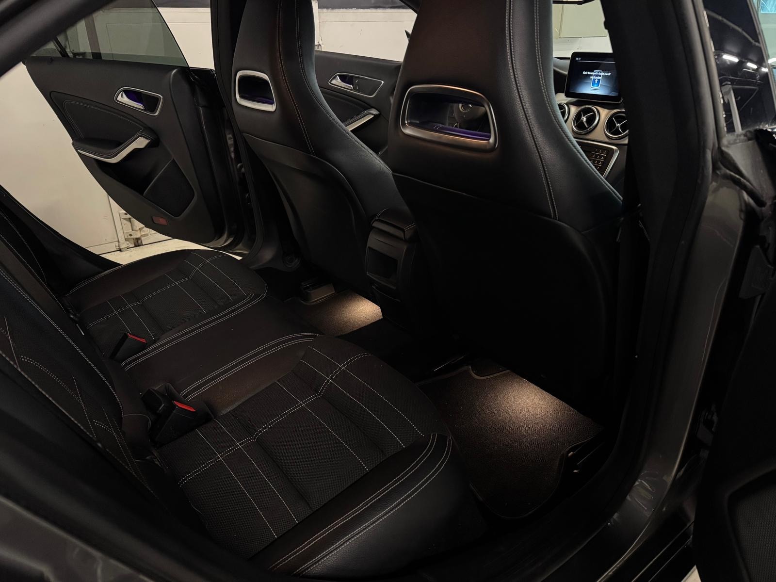 MERCEDES-BENZ CLA 200 Night Star 7G-DCT-image-9