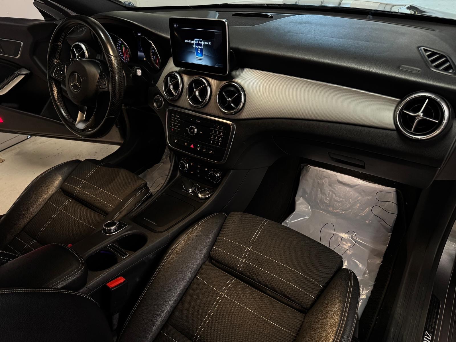 MERCEDES-BENZ CLA 200 Night Star 7G-DCT-image-10