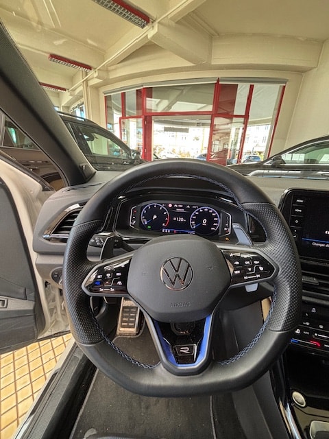 VW T-Roc 2.0 TSI R DSG 4Motion-image-6