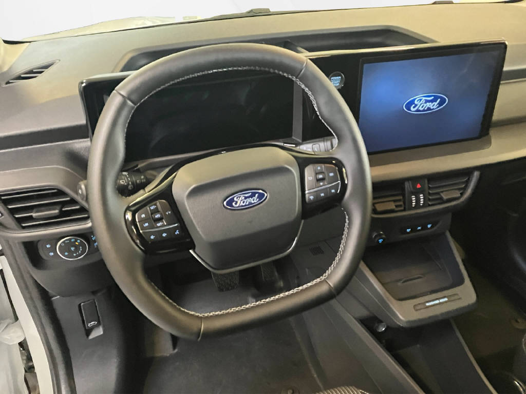 FORD E-Transit Courier Van Trend-image-5