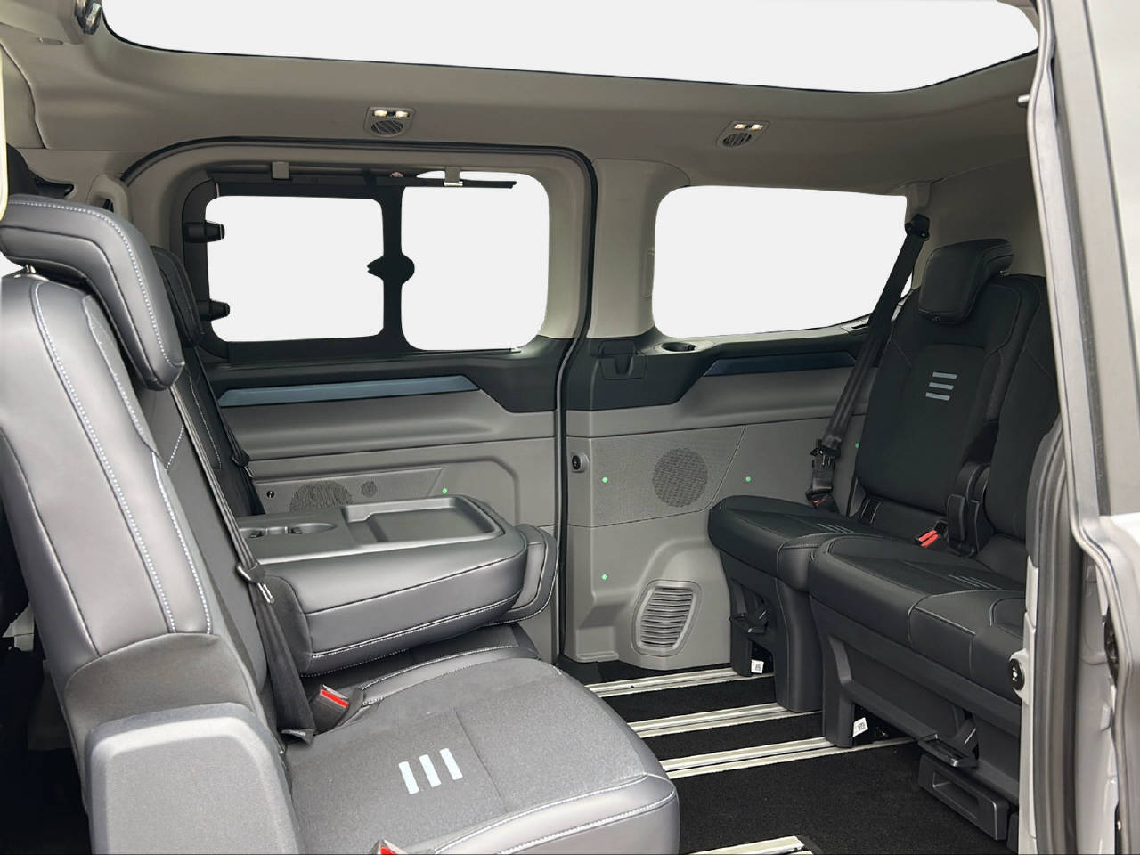 FORD E-Tourneo C Bus 340 L1 Active-image-12