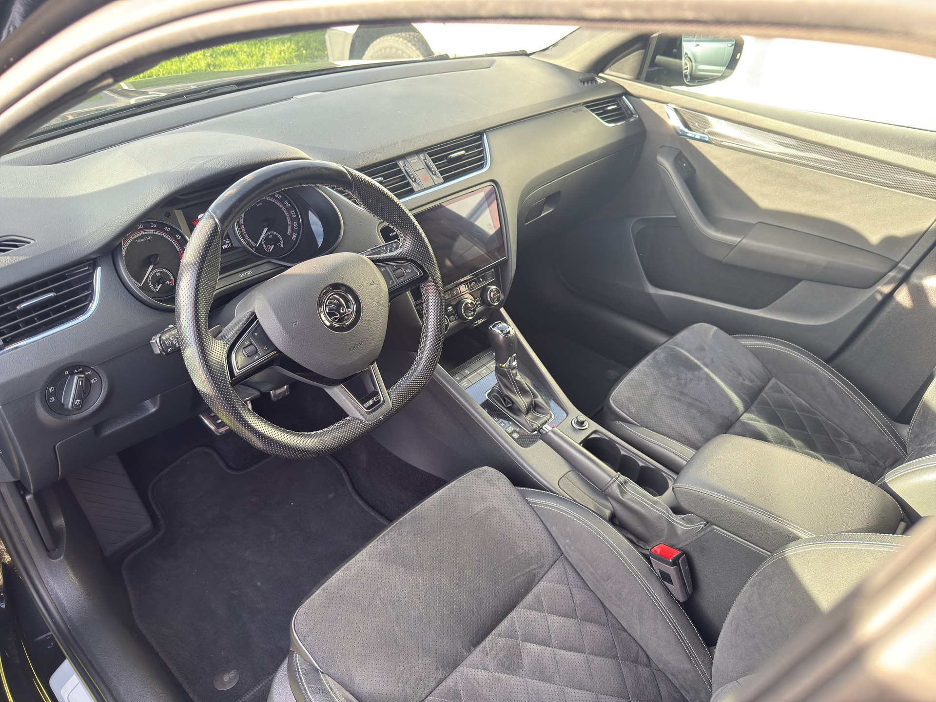 SKODA Octavia Combi 2.0 TDI RS 4x4 DSG-image-4