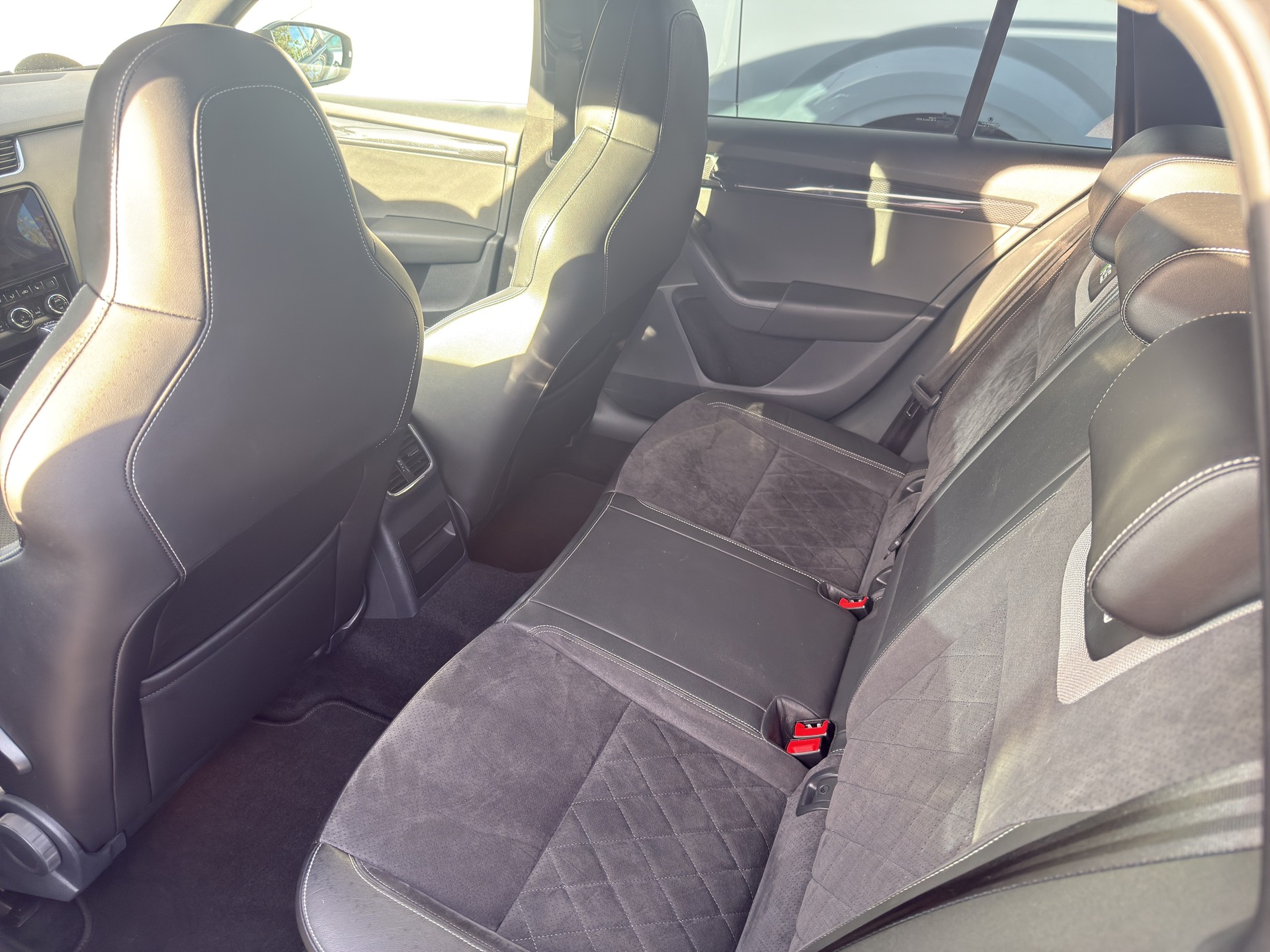 SKODA Octavia Combi 2.0 TDI RS 4x4 DSG-image-5