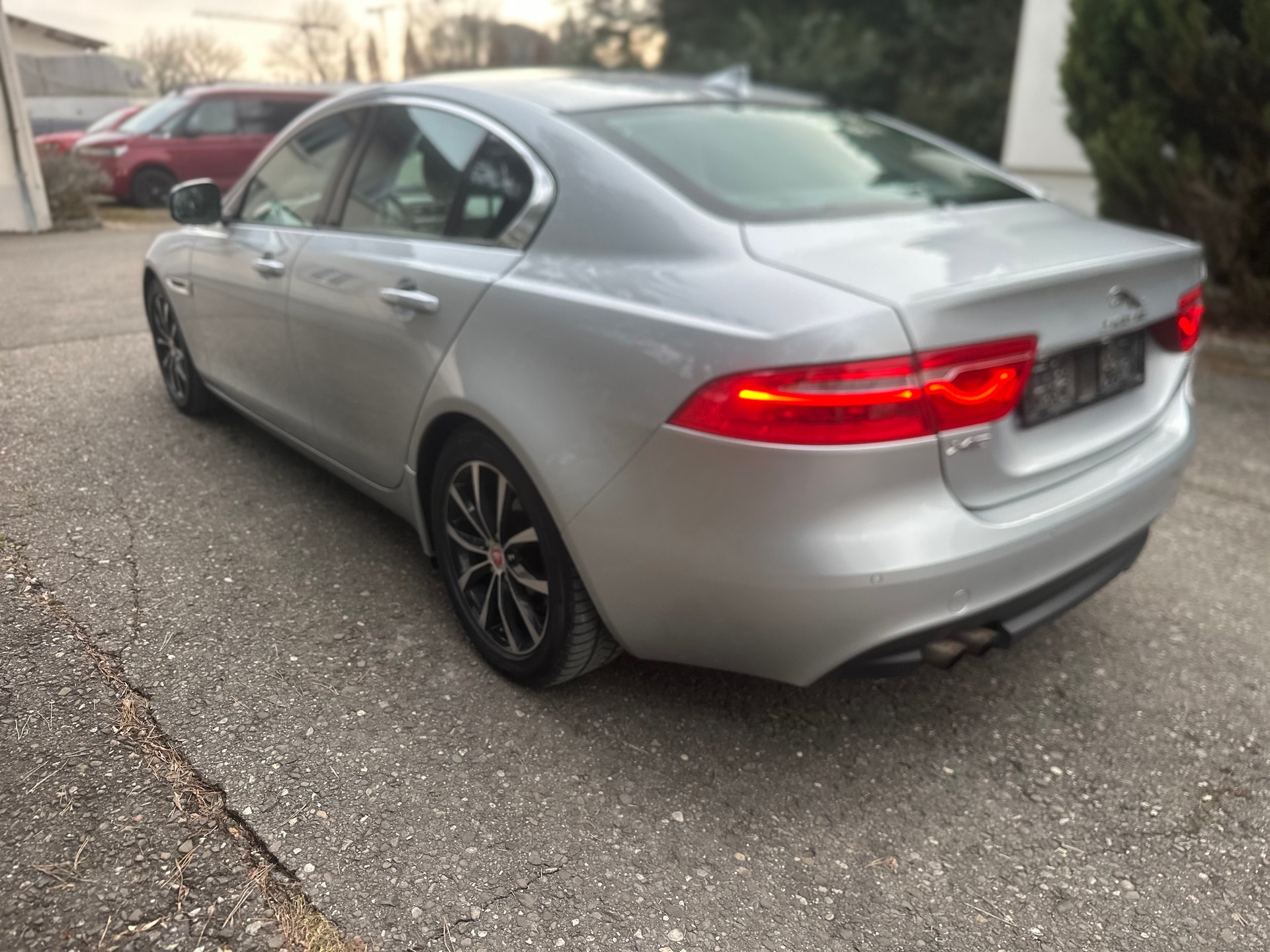 JAGUAR XE 20d Pure Automat-image-5