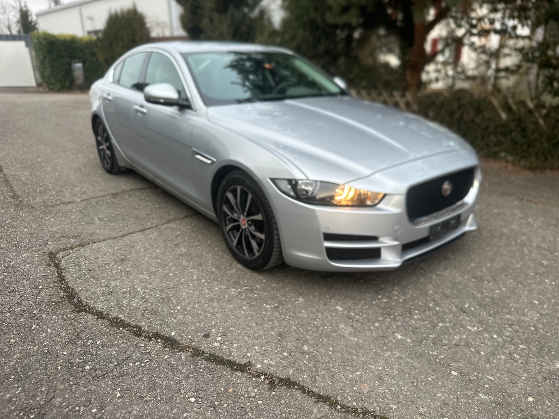 JAGUAR XE 20d Pure Automat-image-2