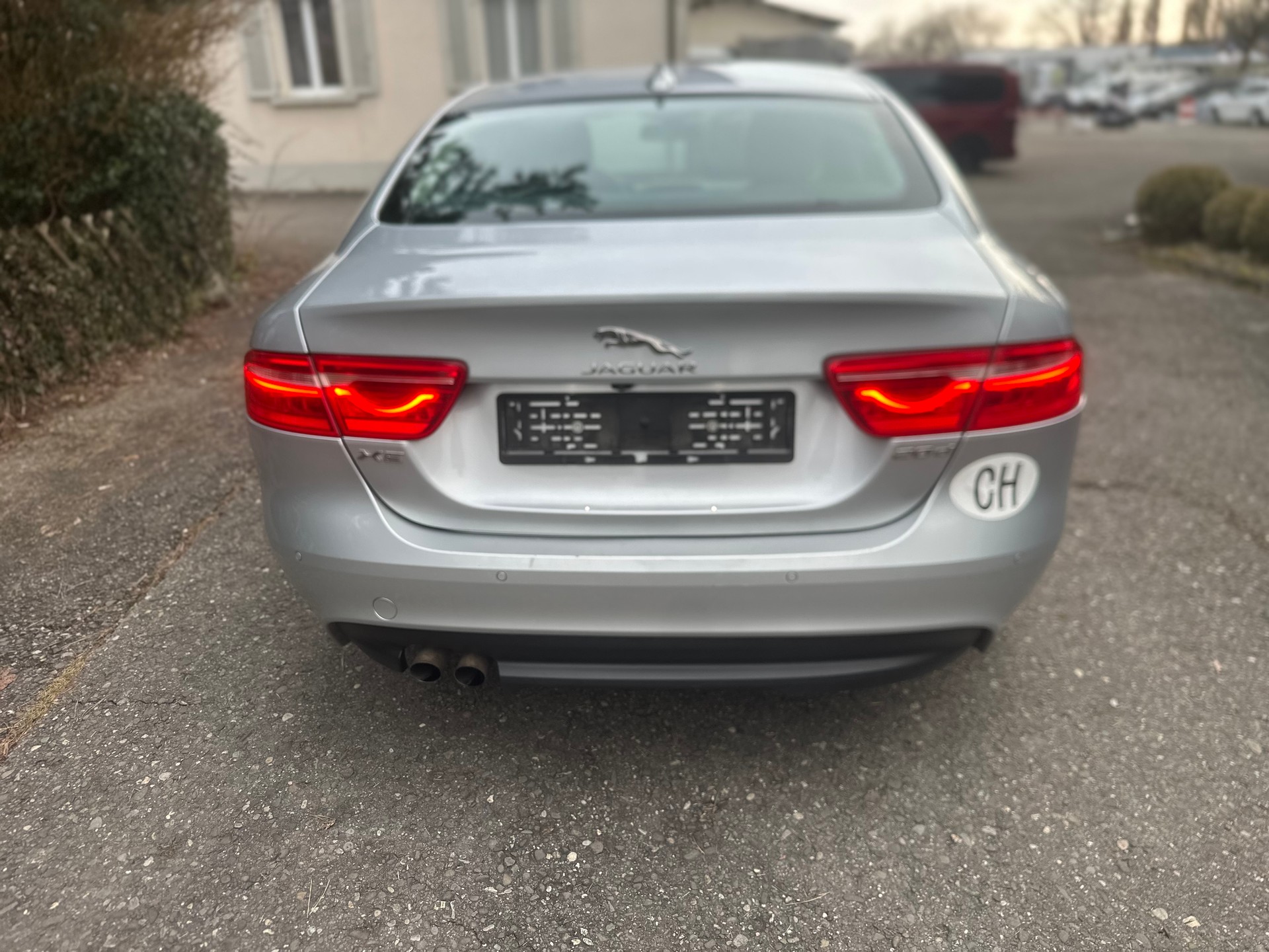 JAGUAR XE 20d Pure Automat-image-4