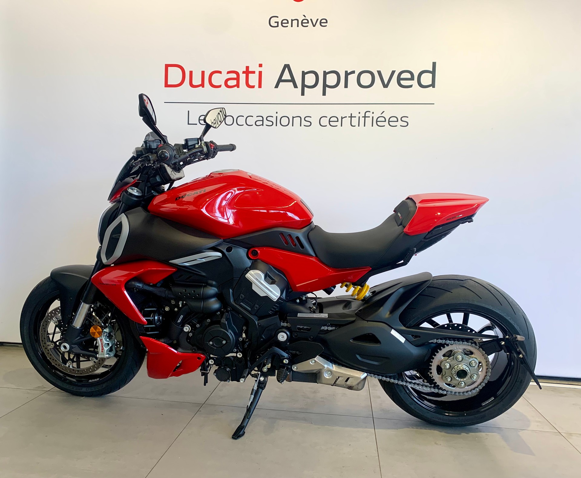 DUCATI Diavel V4-image-1