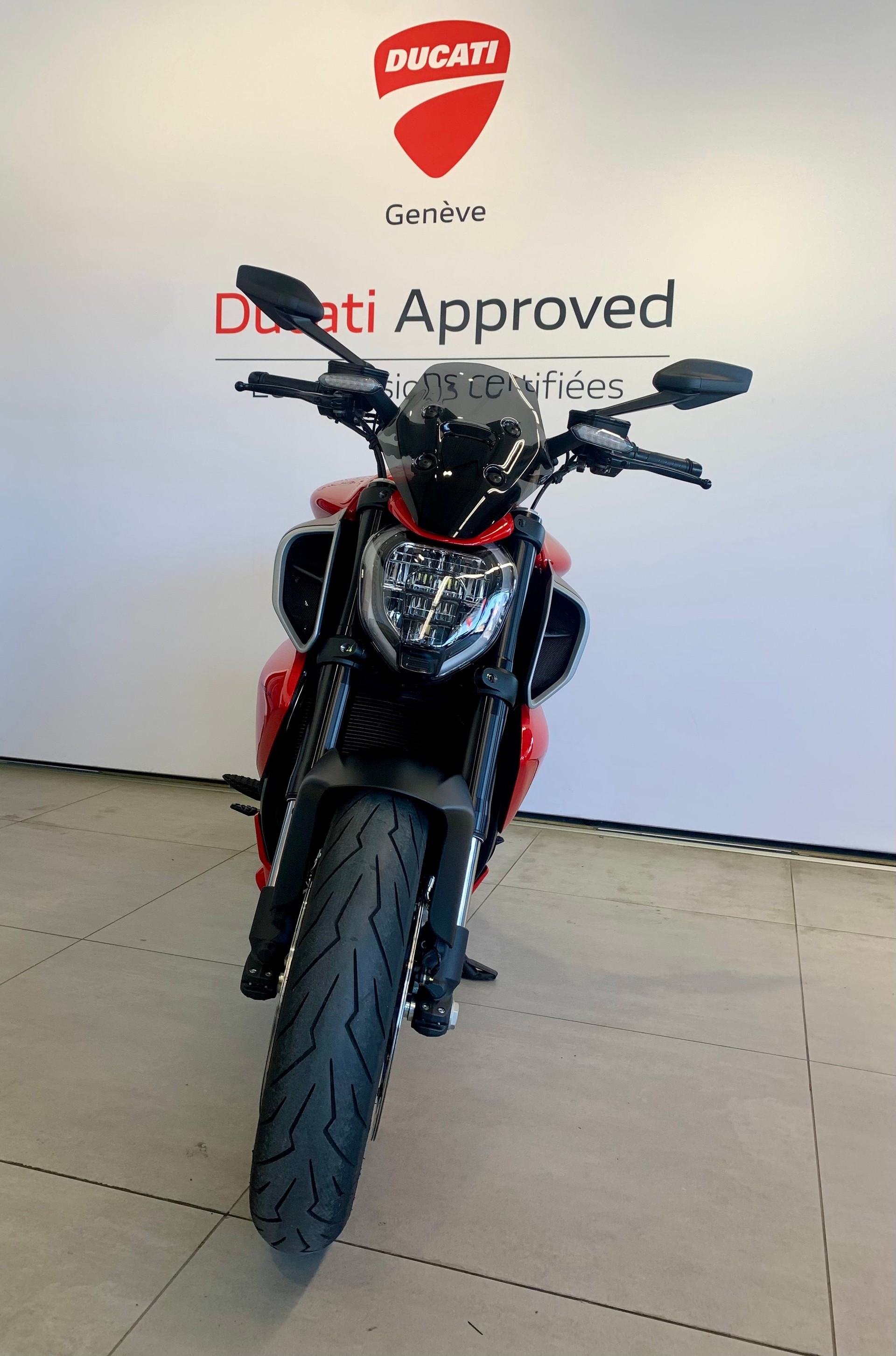 DUCATI Diavel V4-image-2
