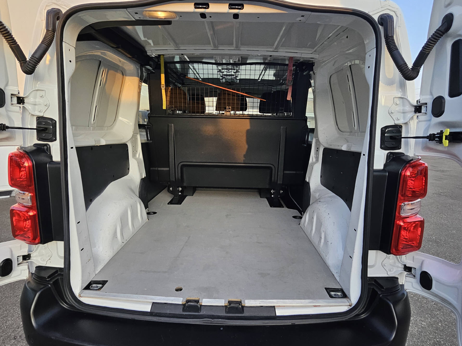 CITROEN Jumpy Kaw. M 1.5 BlueHDi 120 Swiss Edition S/S * 6- Plätzer * Klima * Tempomat * AHK *-image-12