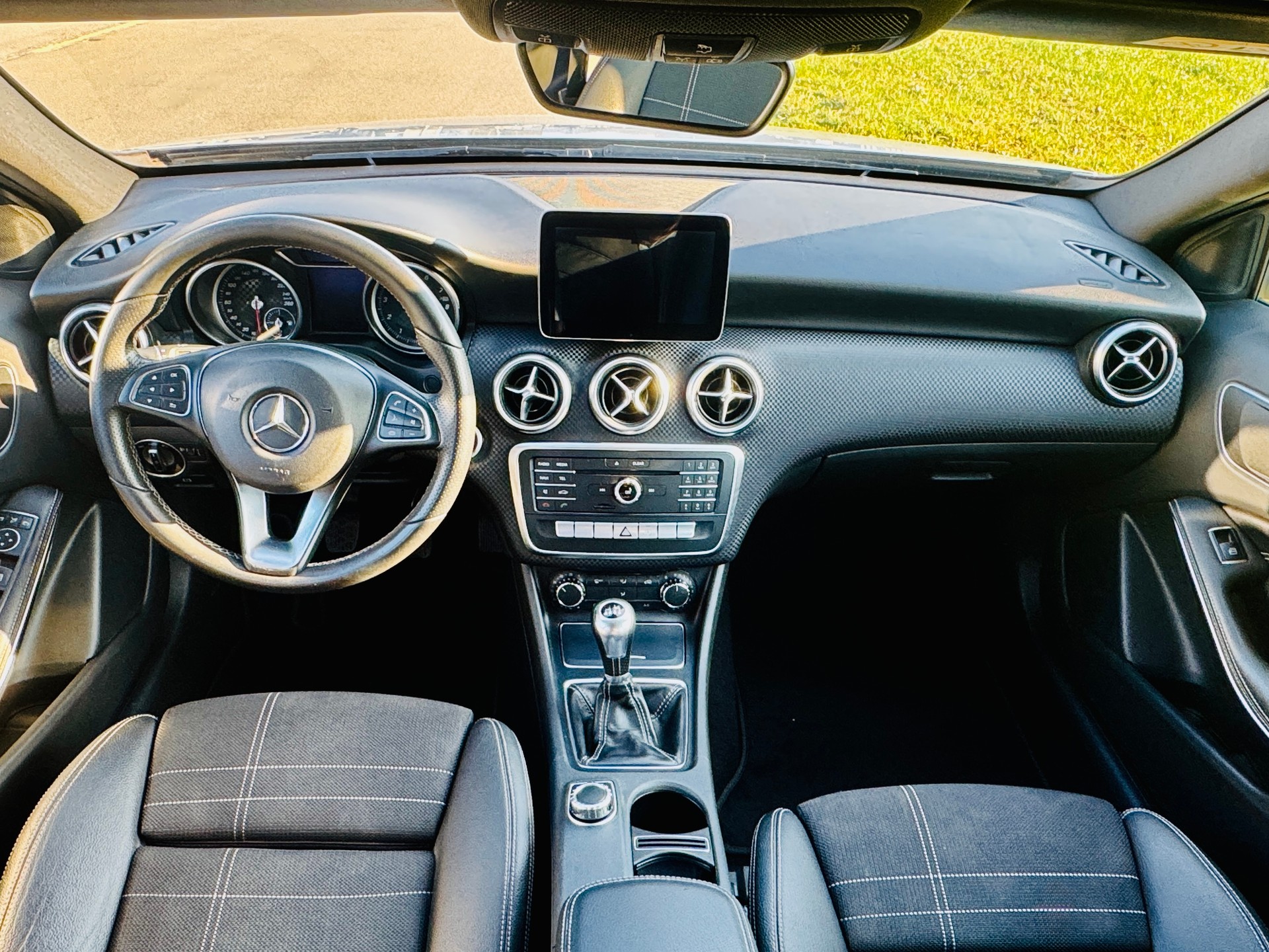 MERCEDES-BENZ A 180 Urban-image-12