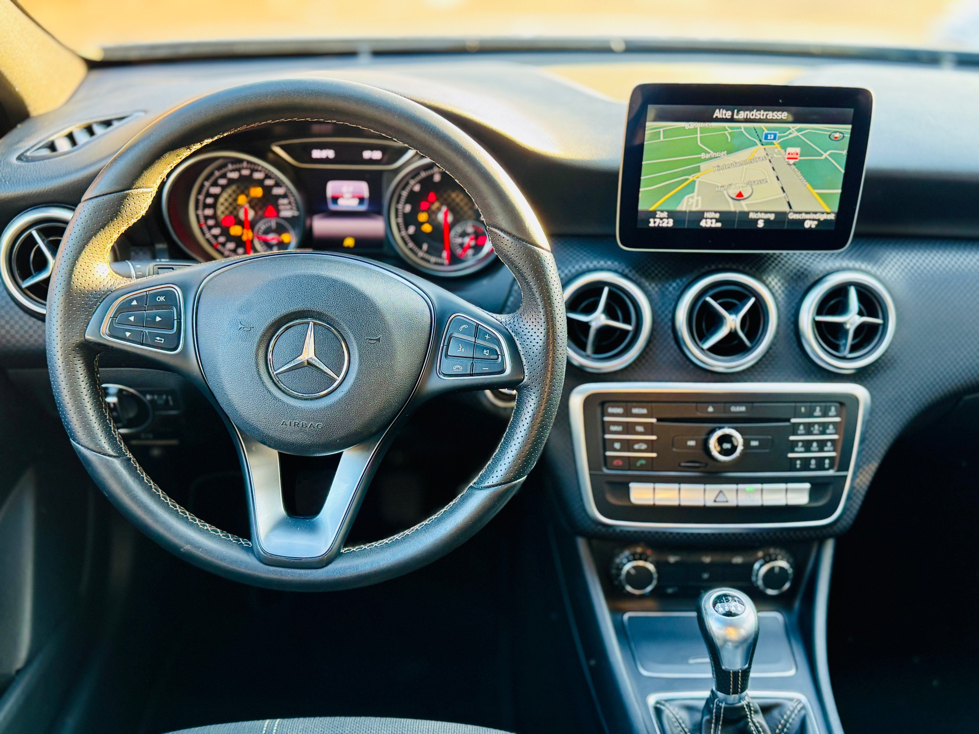MERCEDES-BENZ A 180 Urban-image-10