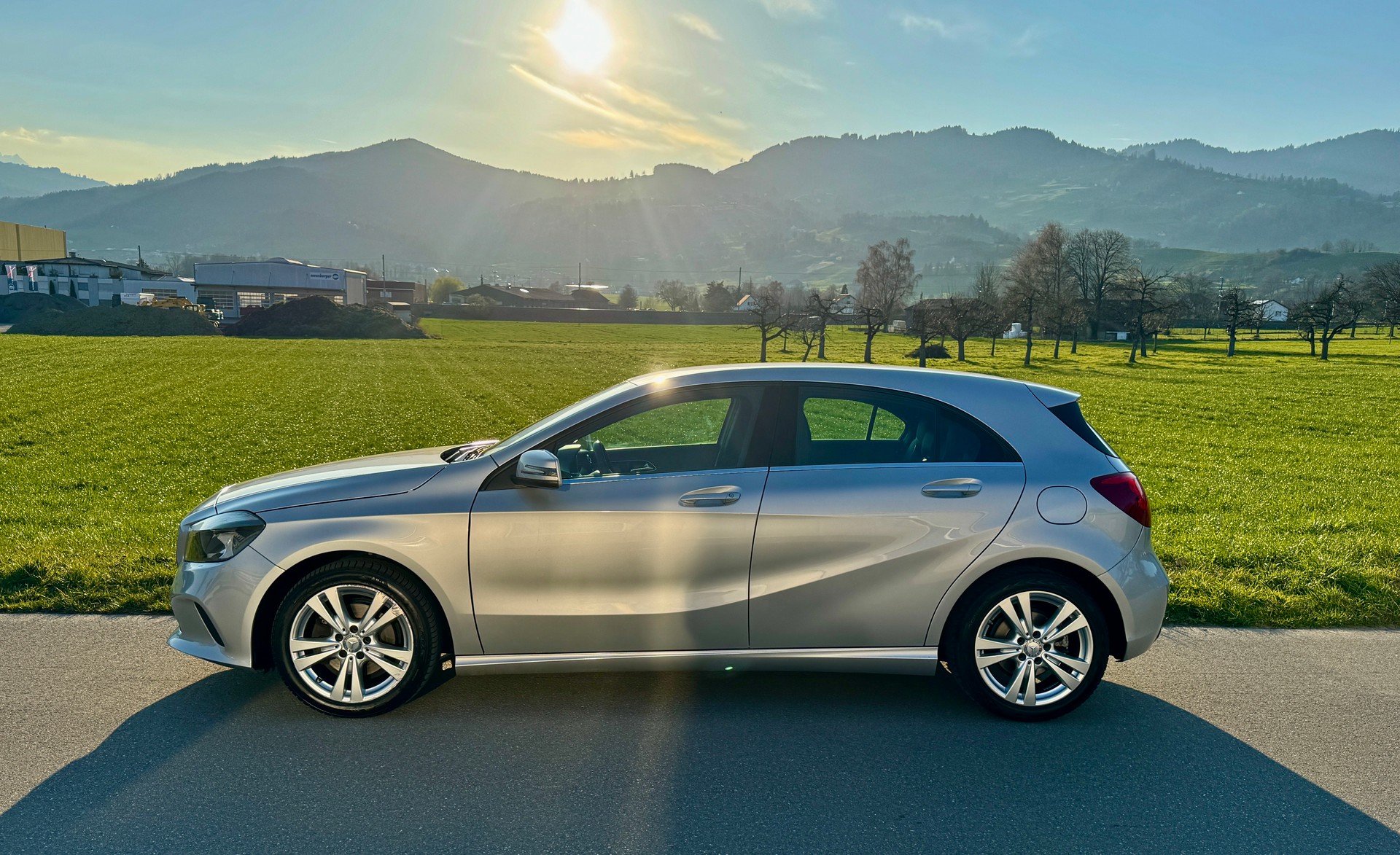 MERCEDES-BENZ A 180 Urban-showroom-element-1