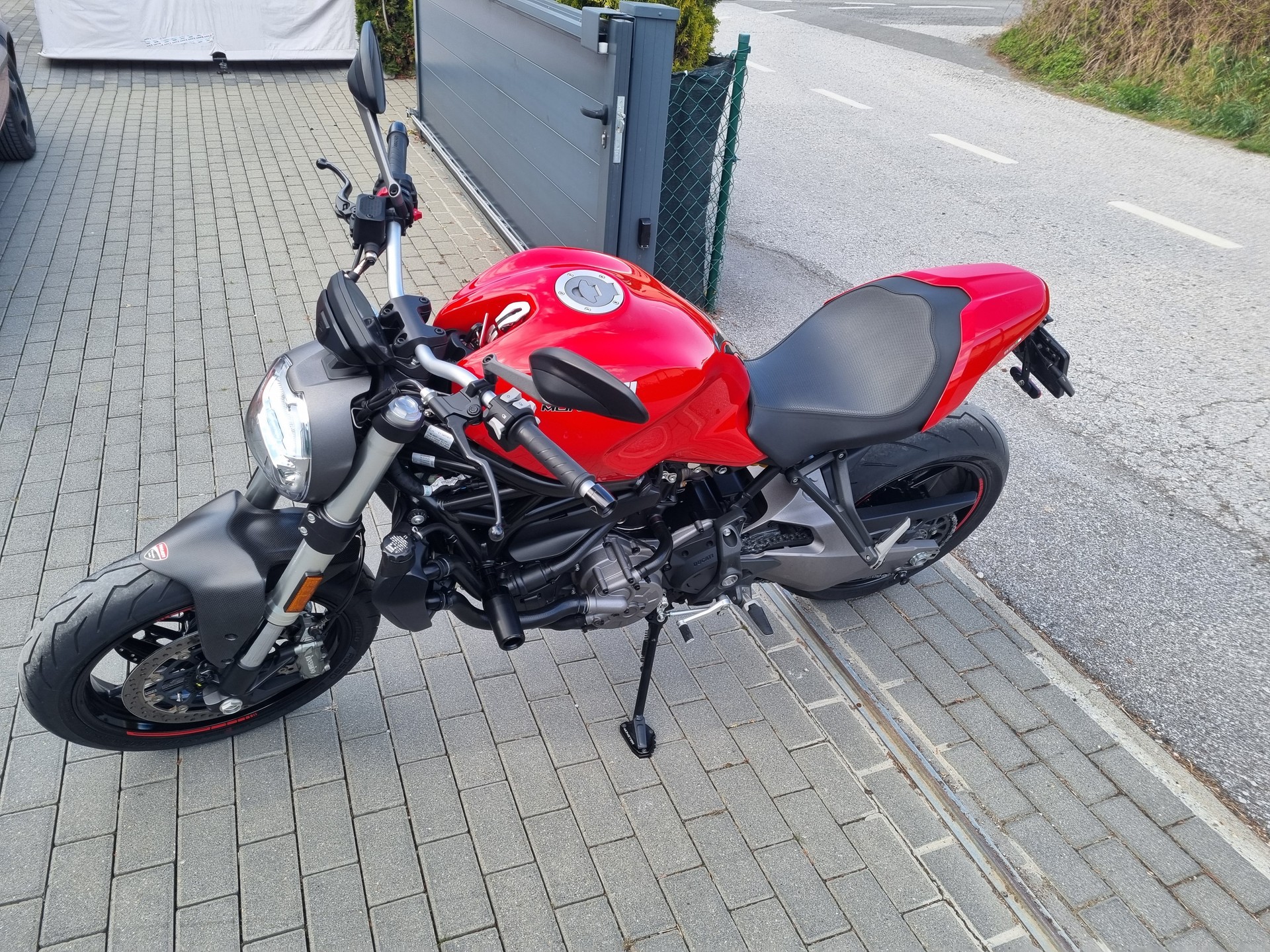 DUCATI Monster 821-image-2