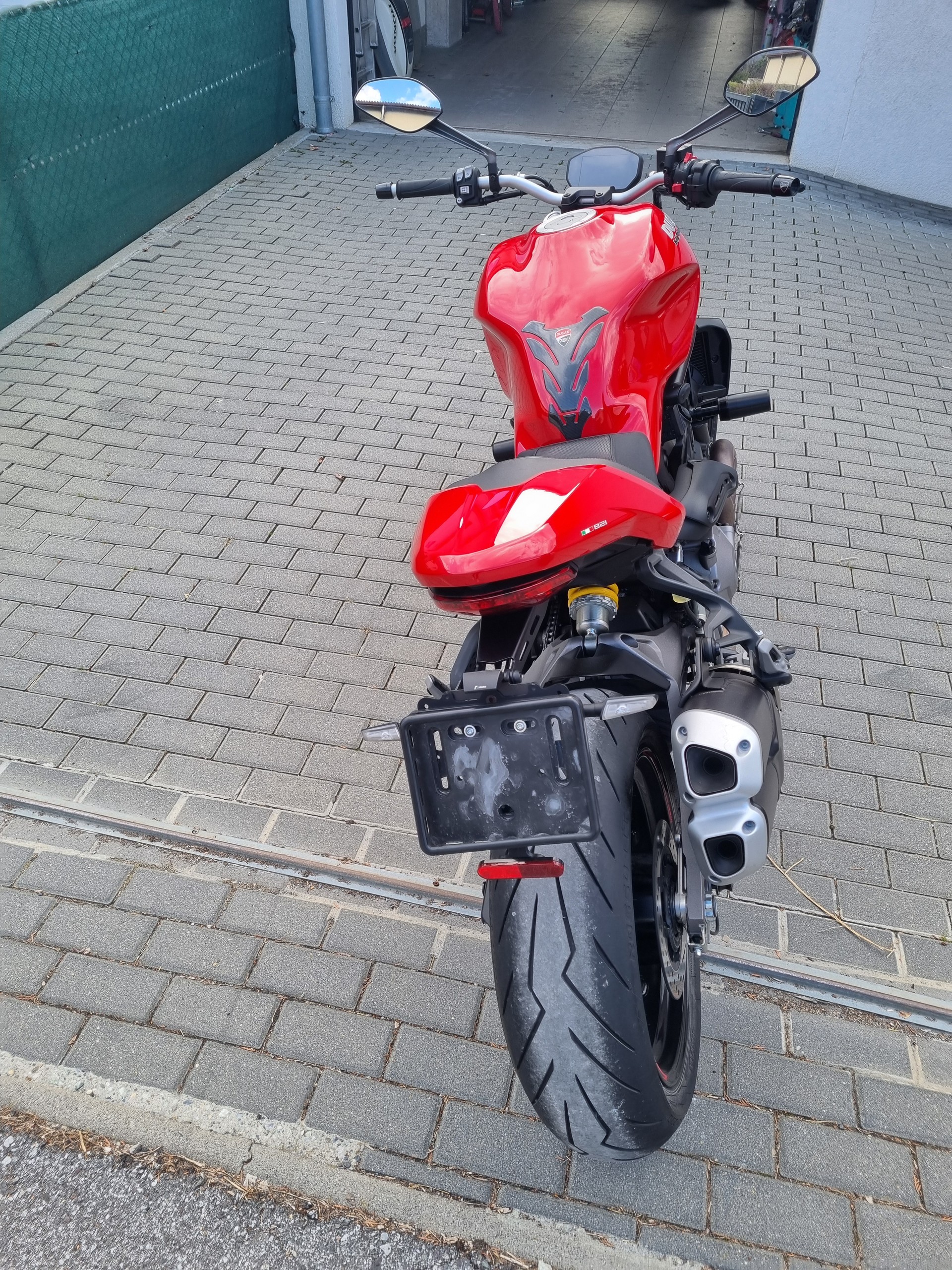 DUCATI Monster 821-image-3
