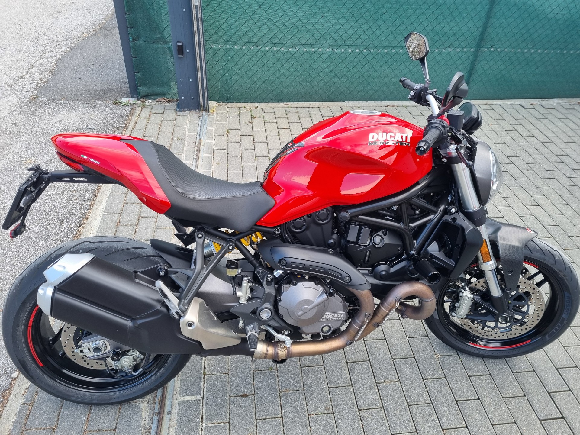 DUCATI Monster 821-image-1