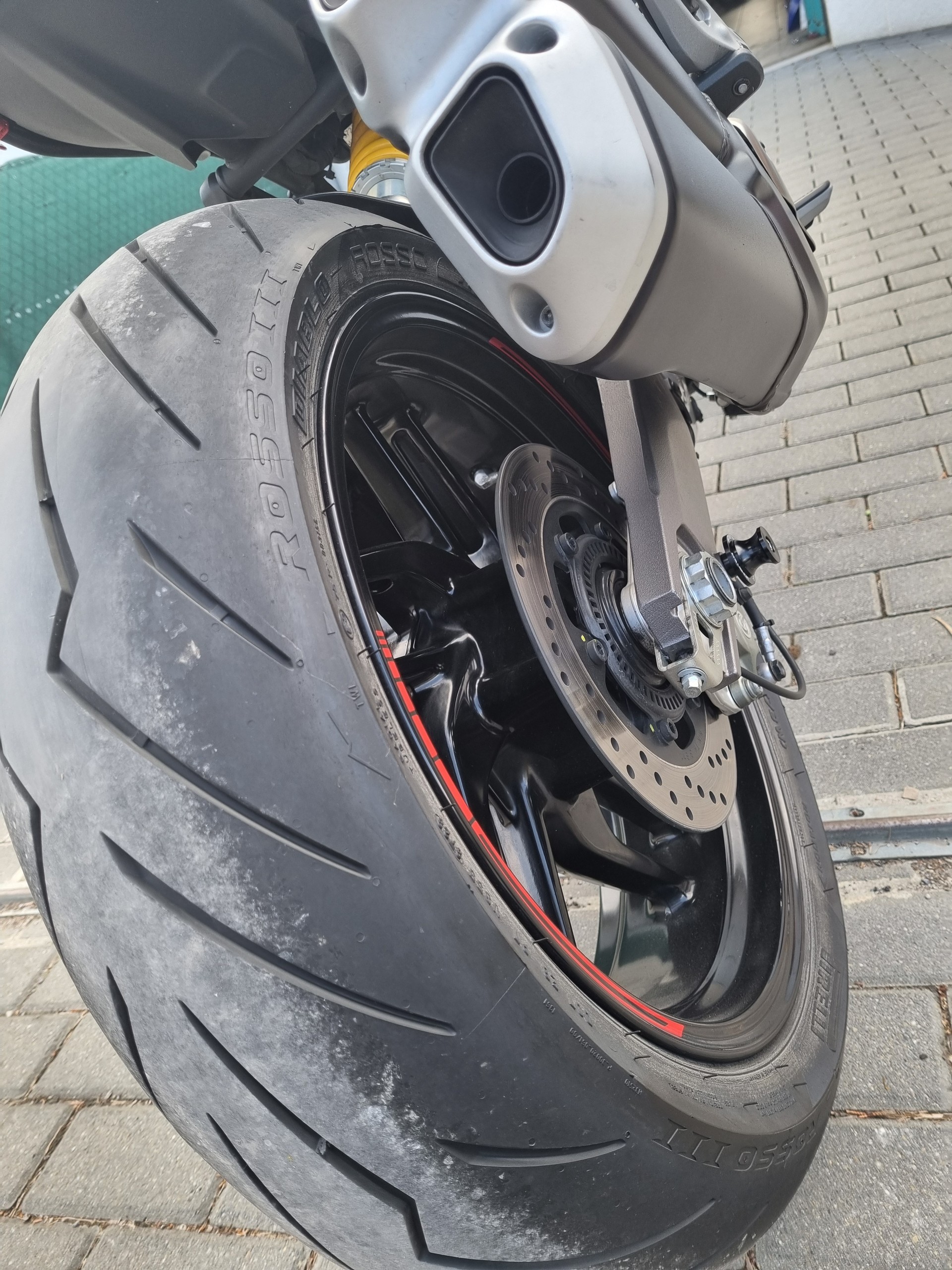 DUCATI Monster 821-image-4