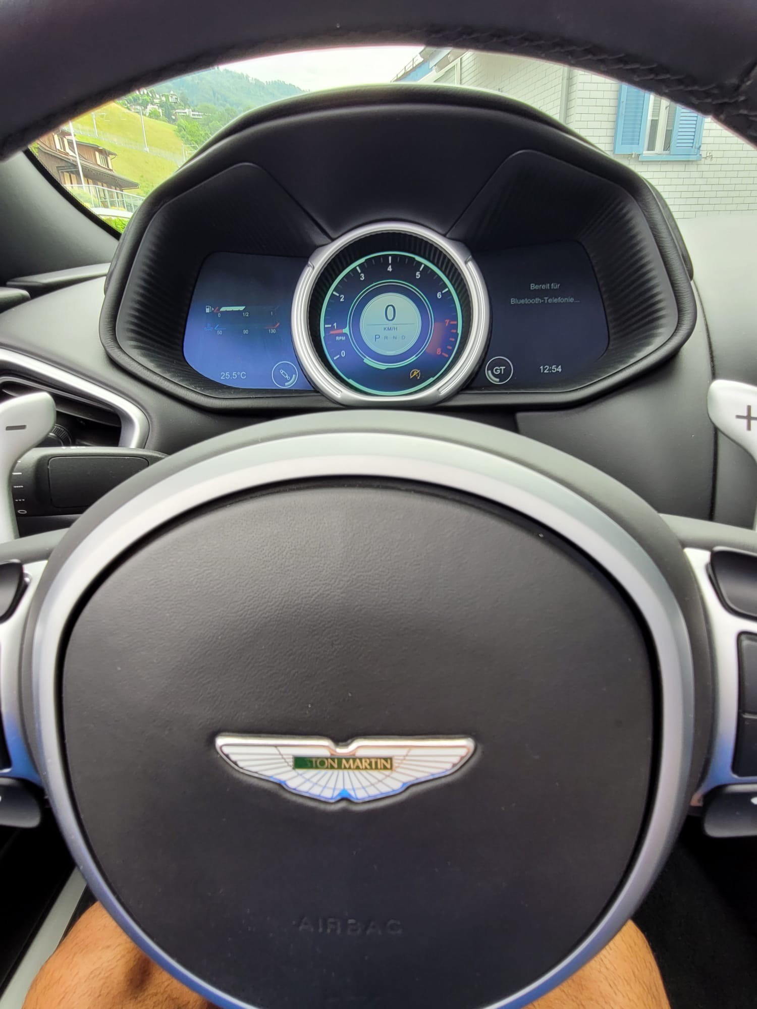ASTON MARTIN DB11 V8 Volante Touchtronic 3-image-9