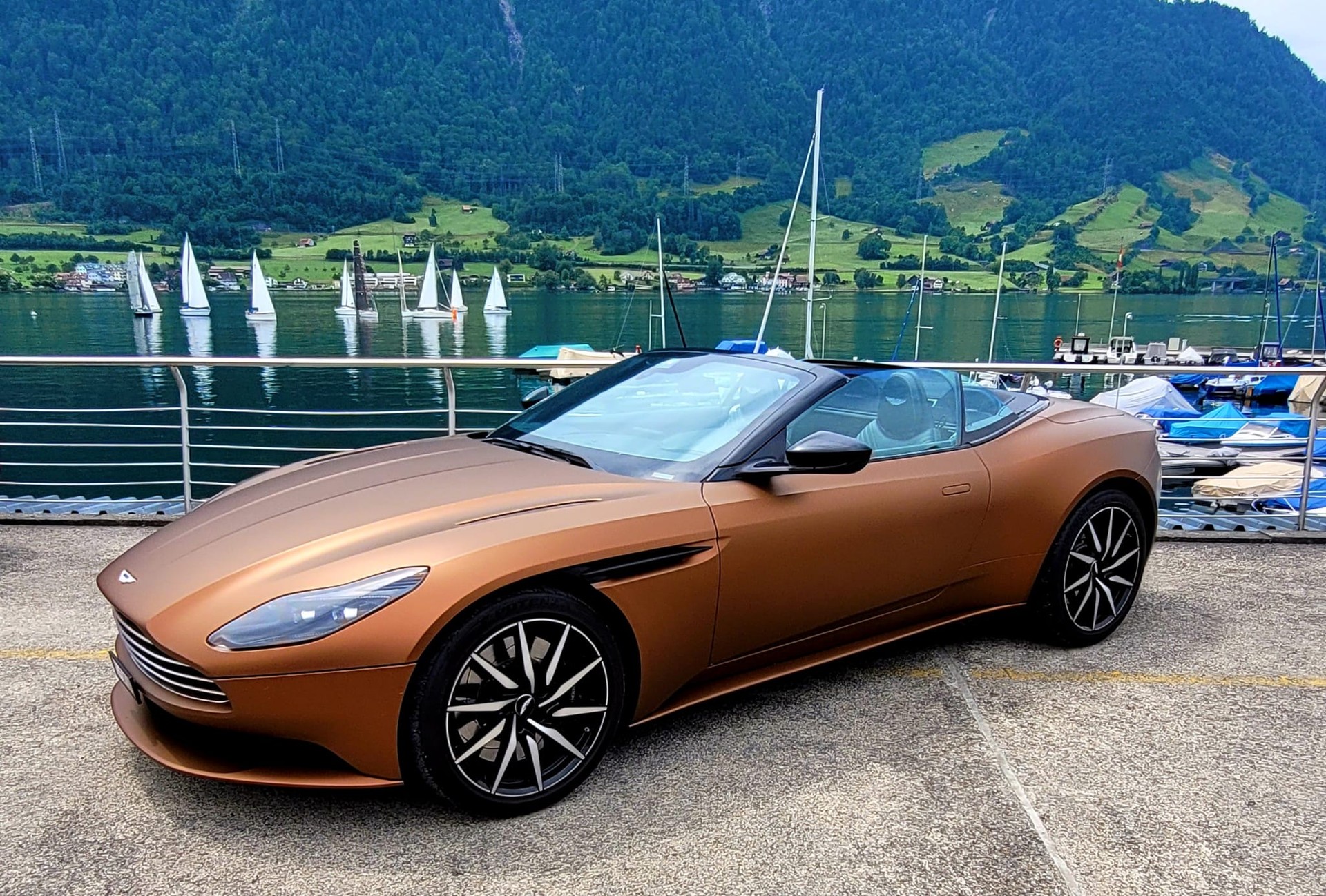 ASTON MARTIN DB11 V8 Volante Touchtronic 3-image-0