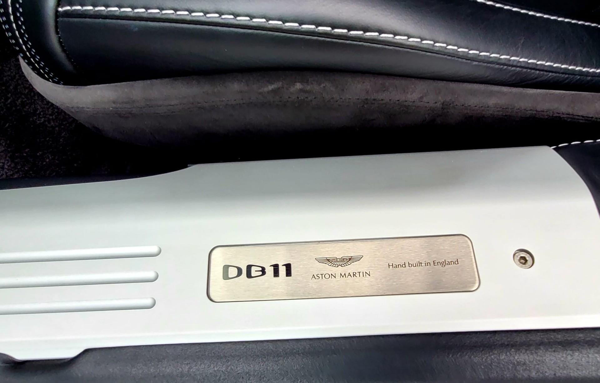 ASTON MARTIN DB11 V8 Volante Touchtronic 3-image-12