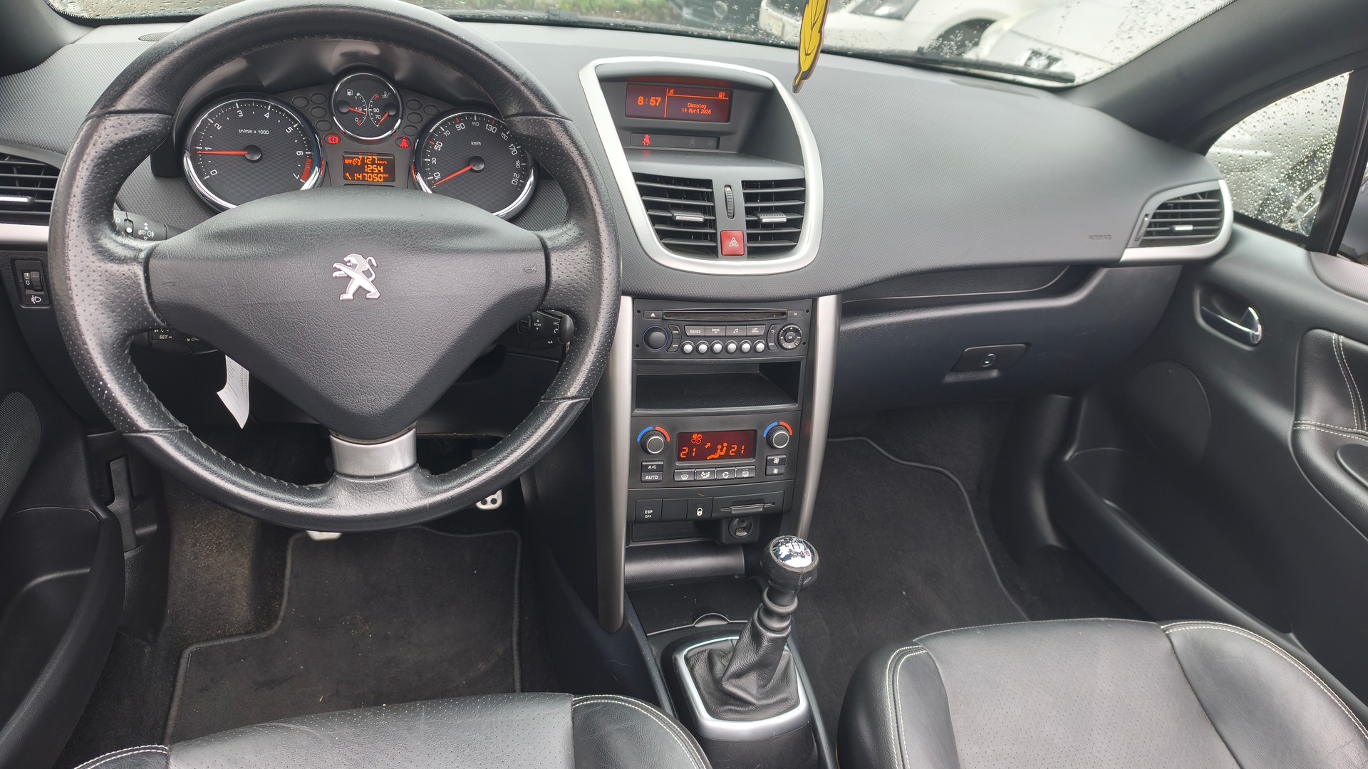 PEUGEOT 207 CC 1.6 16V Turbo Allure-image-6