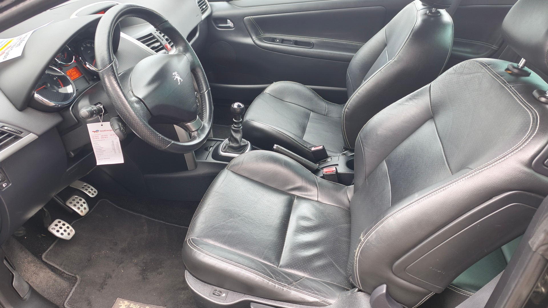 PEUGEOT 207 CC 1.6 16V Turbo Allure-image-22