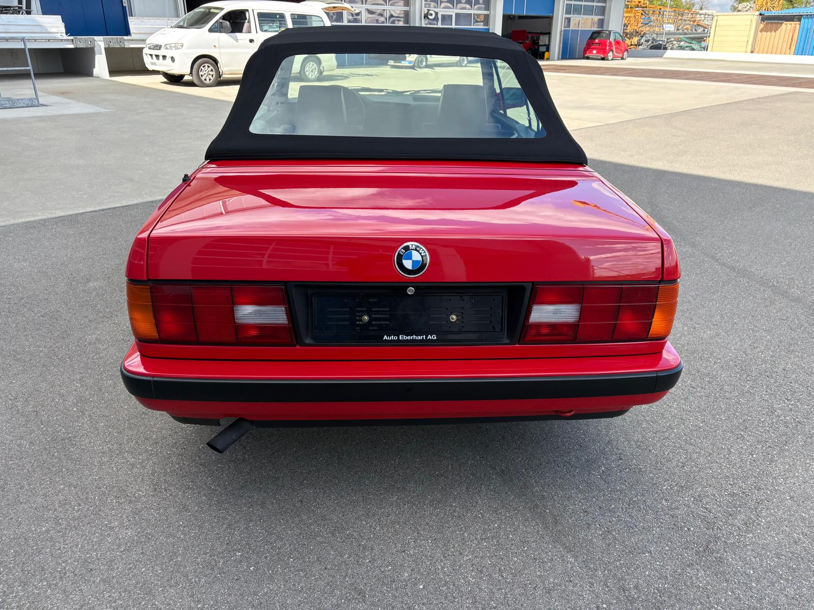 BMW 318i Cabrio-image-5