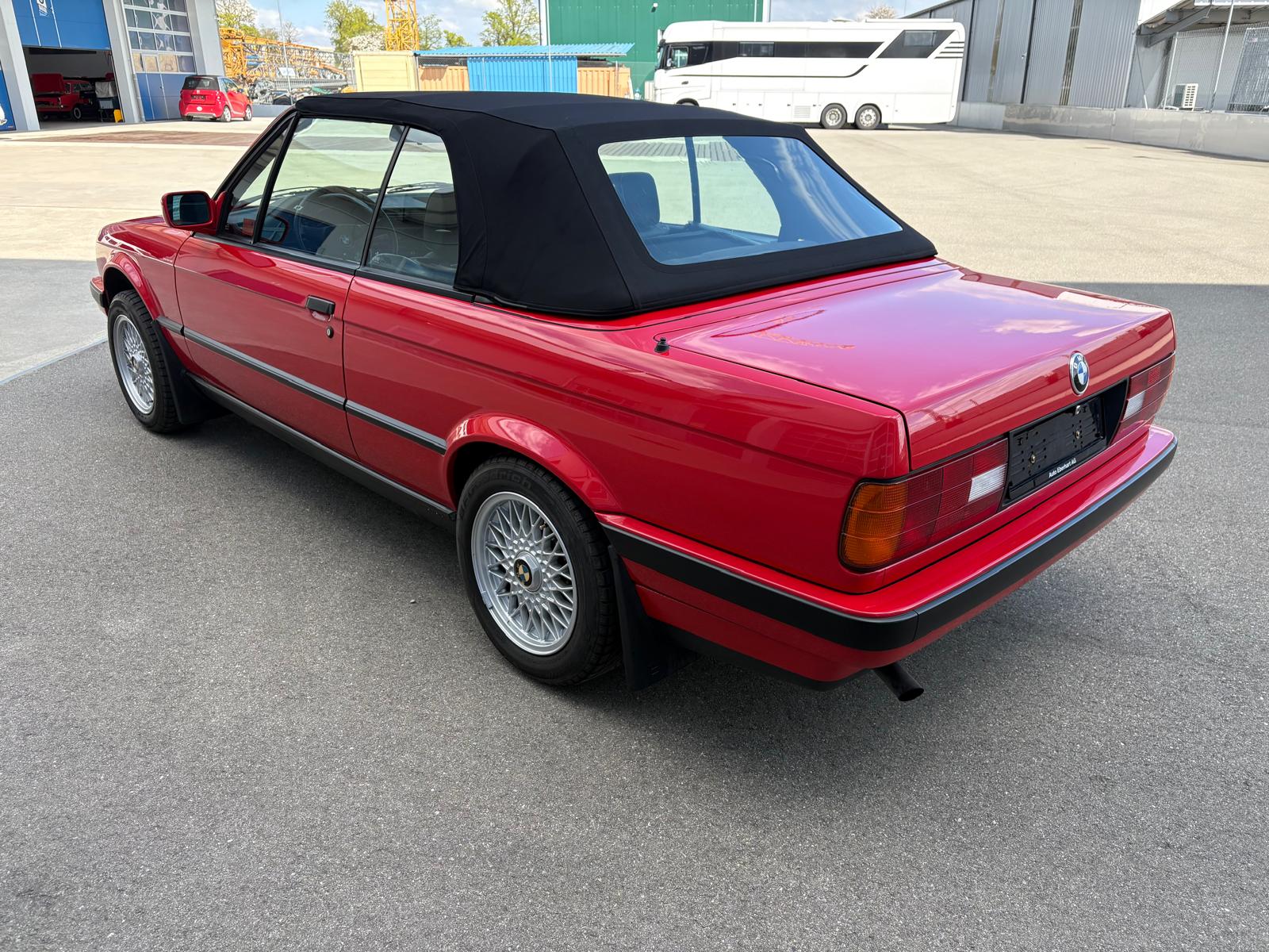 BMW 318i Cabrio-image-3
