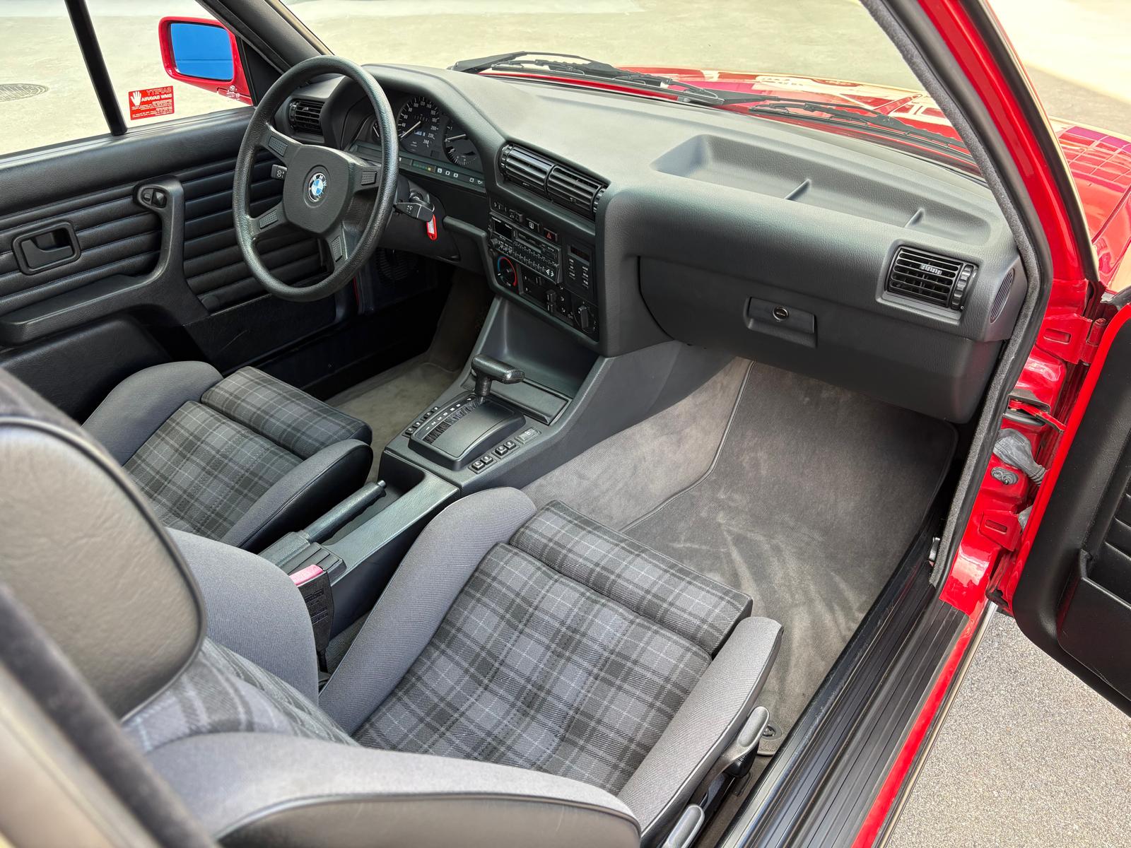 BMW 318i Cabrio-image-6