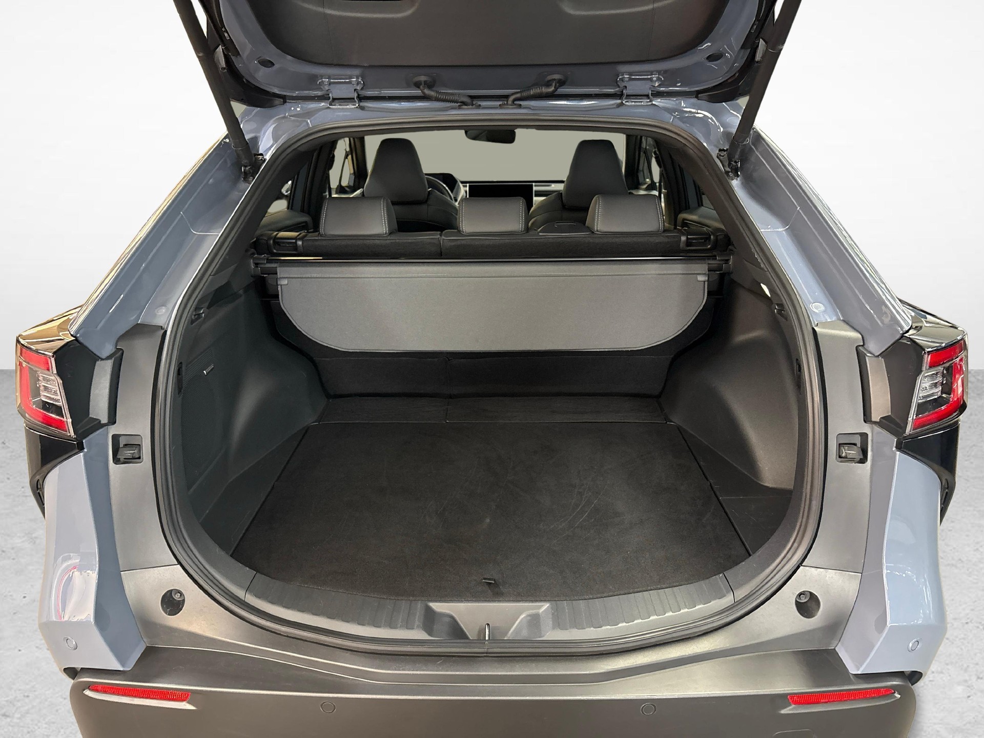 SUBARU Solterra eV Luxury AWD-image-13