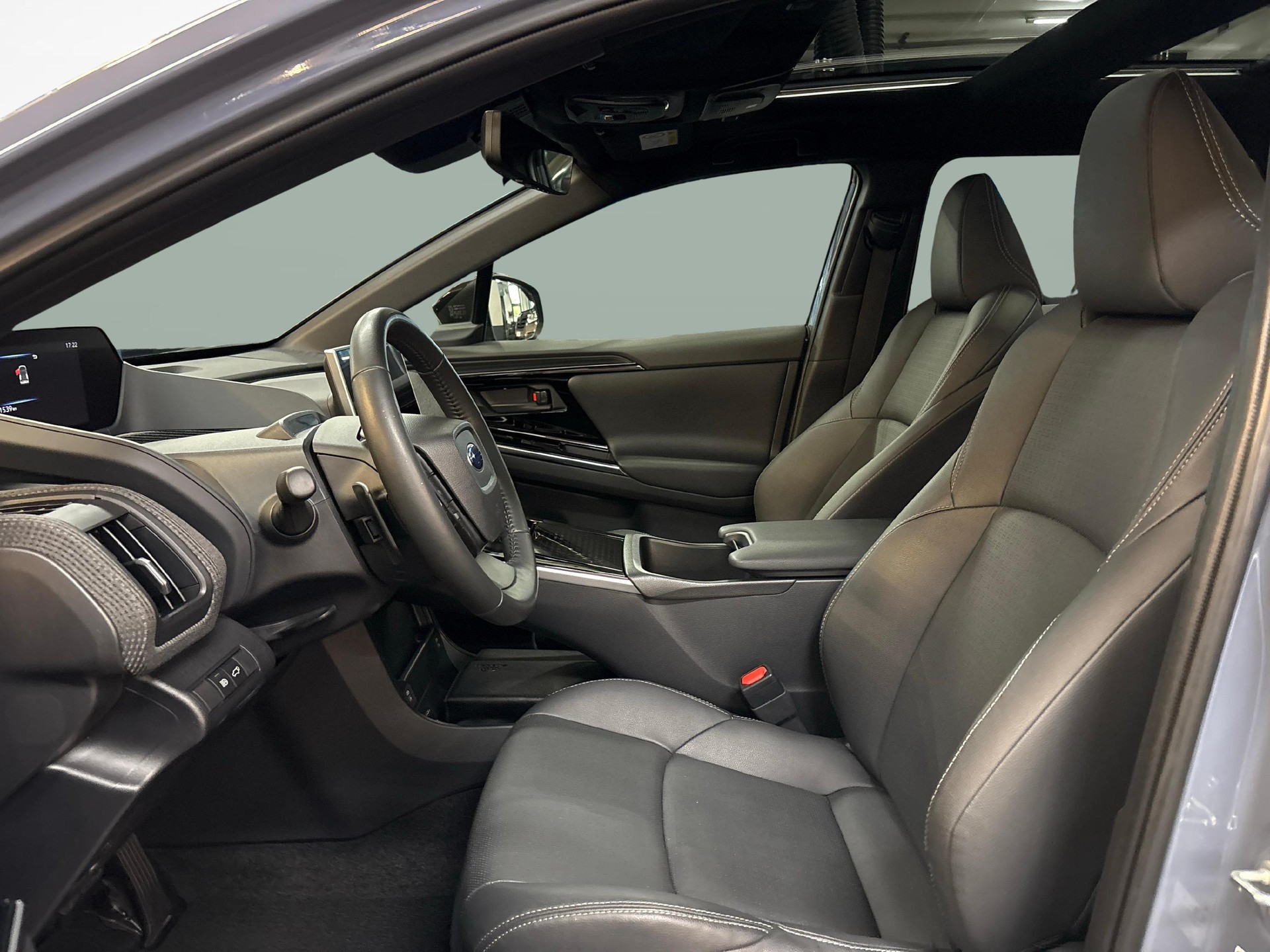 SUBARU Solterra eV Luxury AWD-image-9