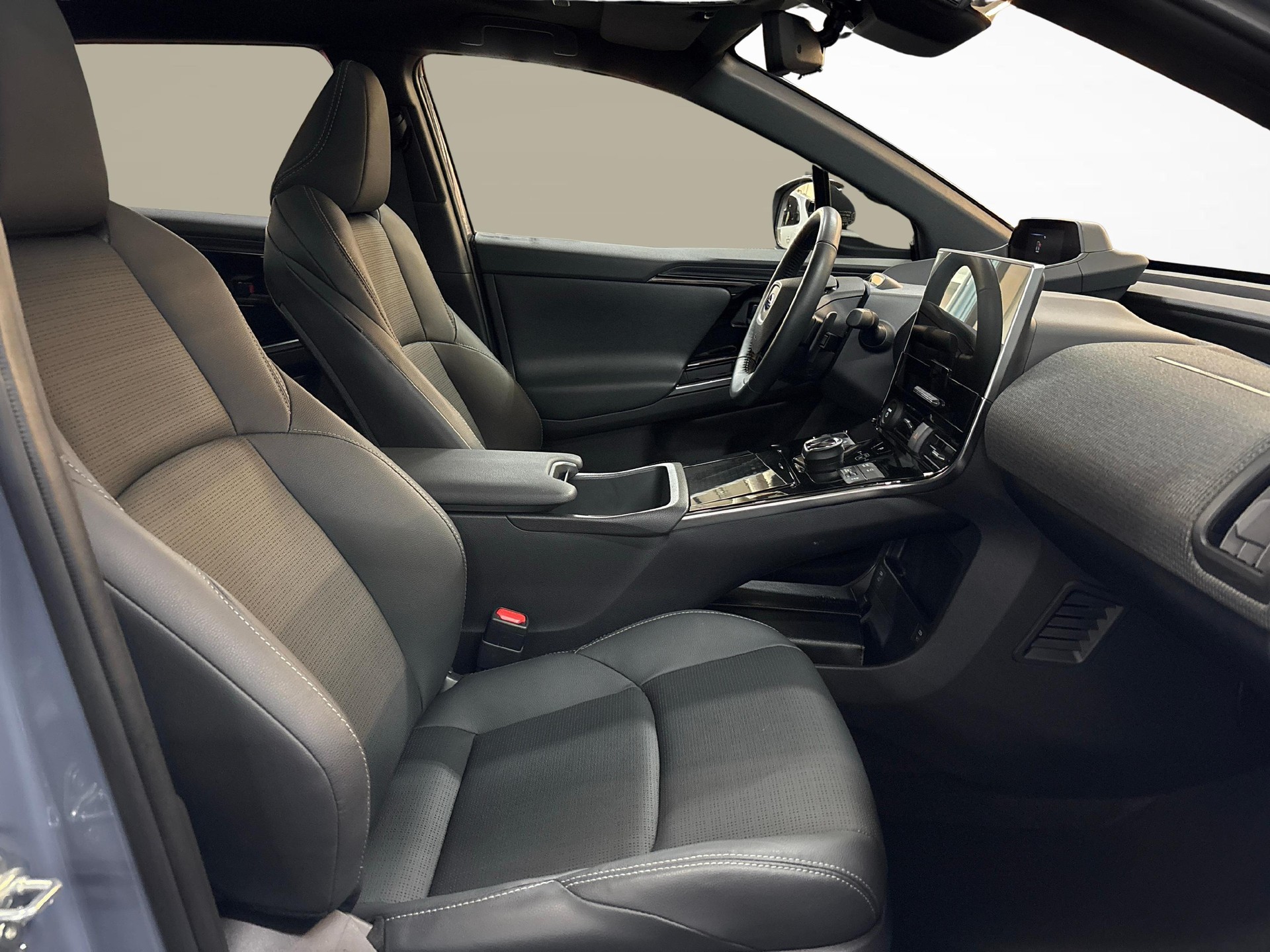 SUBARU Solterra eV Luxury AWD-image-11