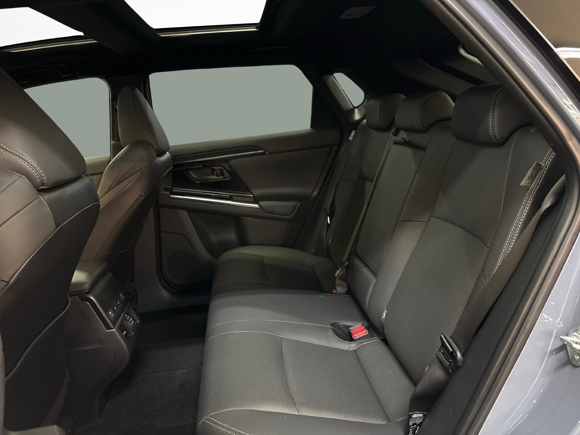 SUBARU Solterra eV Luxury AWD-image-12